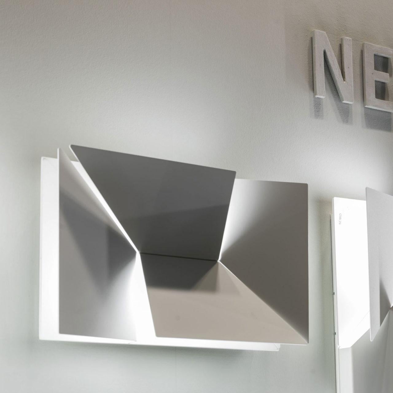 Nemo Sombra de Pared Moyen - Blanco - Led 3000K Lámpara de Pared en Aluminio en Nuevo estado para la venta en Brooklyn, NY