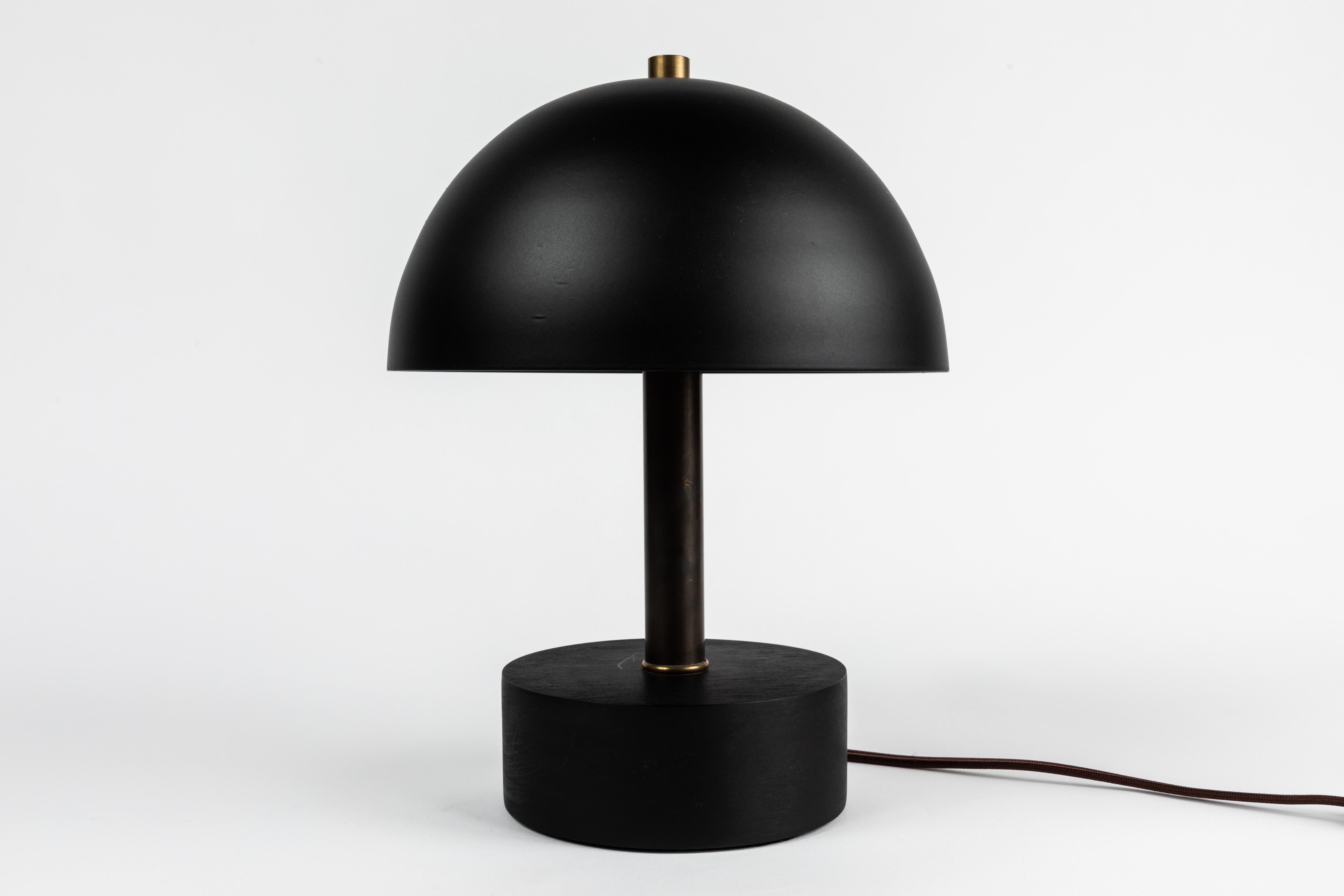 Tischlampe „Nena“ aus schwarzem Metall und Holz von Alvaro Benitez im Angebot 7