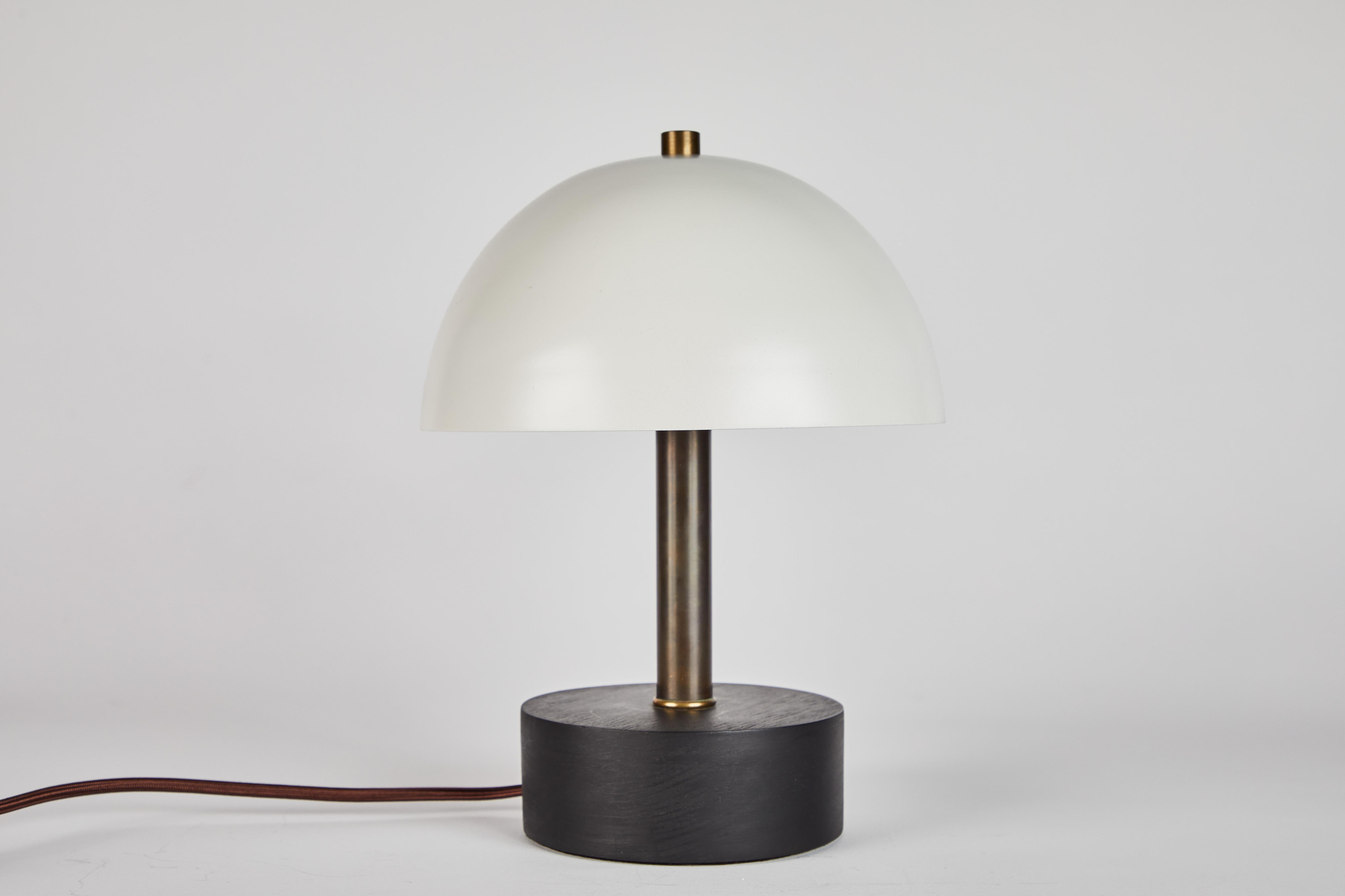 Tischlampe „Nena“ aus weißem Metall und Holz von Alvaro Benitez im Angebot 2