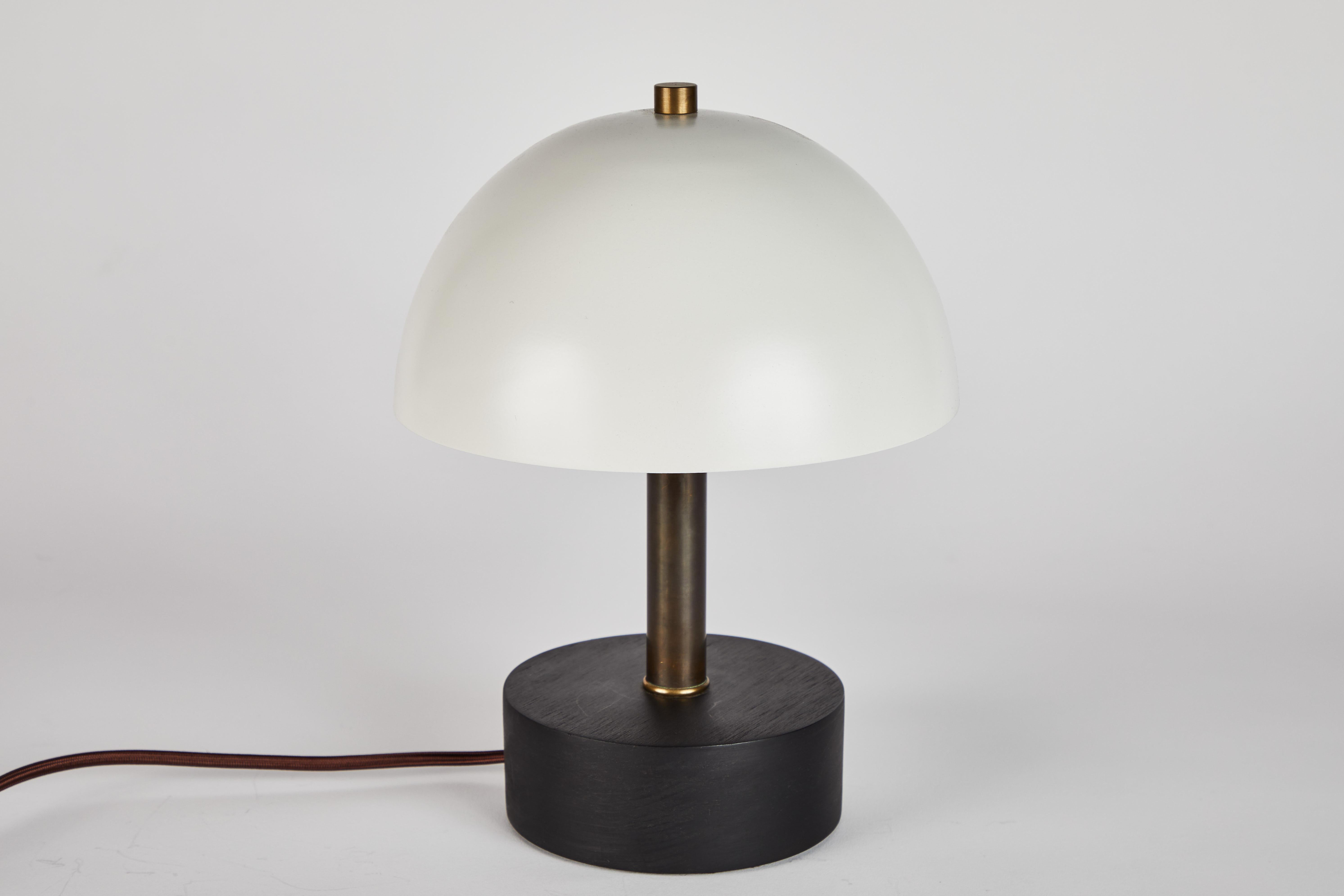 Tischlampe „Nena“ aus weißem Metall und Holz von Alvaro Benitez im Angebot 7