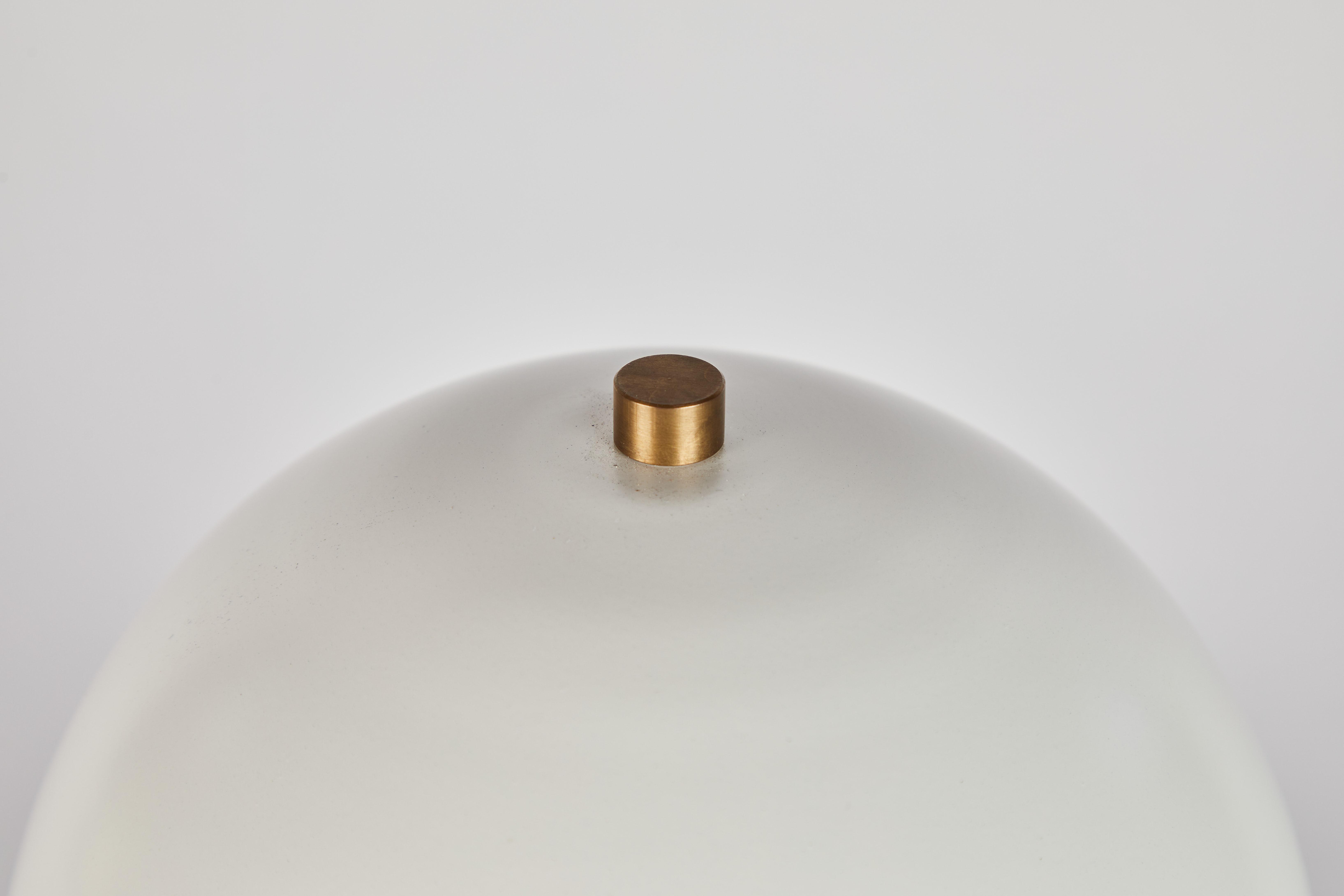 Tischlampe „Nena“ aus weißem Metall und Holz von Alvaro Benitez im Angebot 10