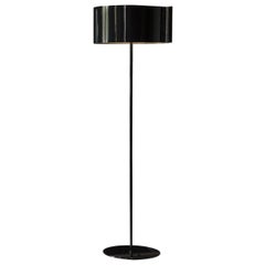 Nendo Stehlampe „Switch“ aus schwarzem Metall von Oluce