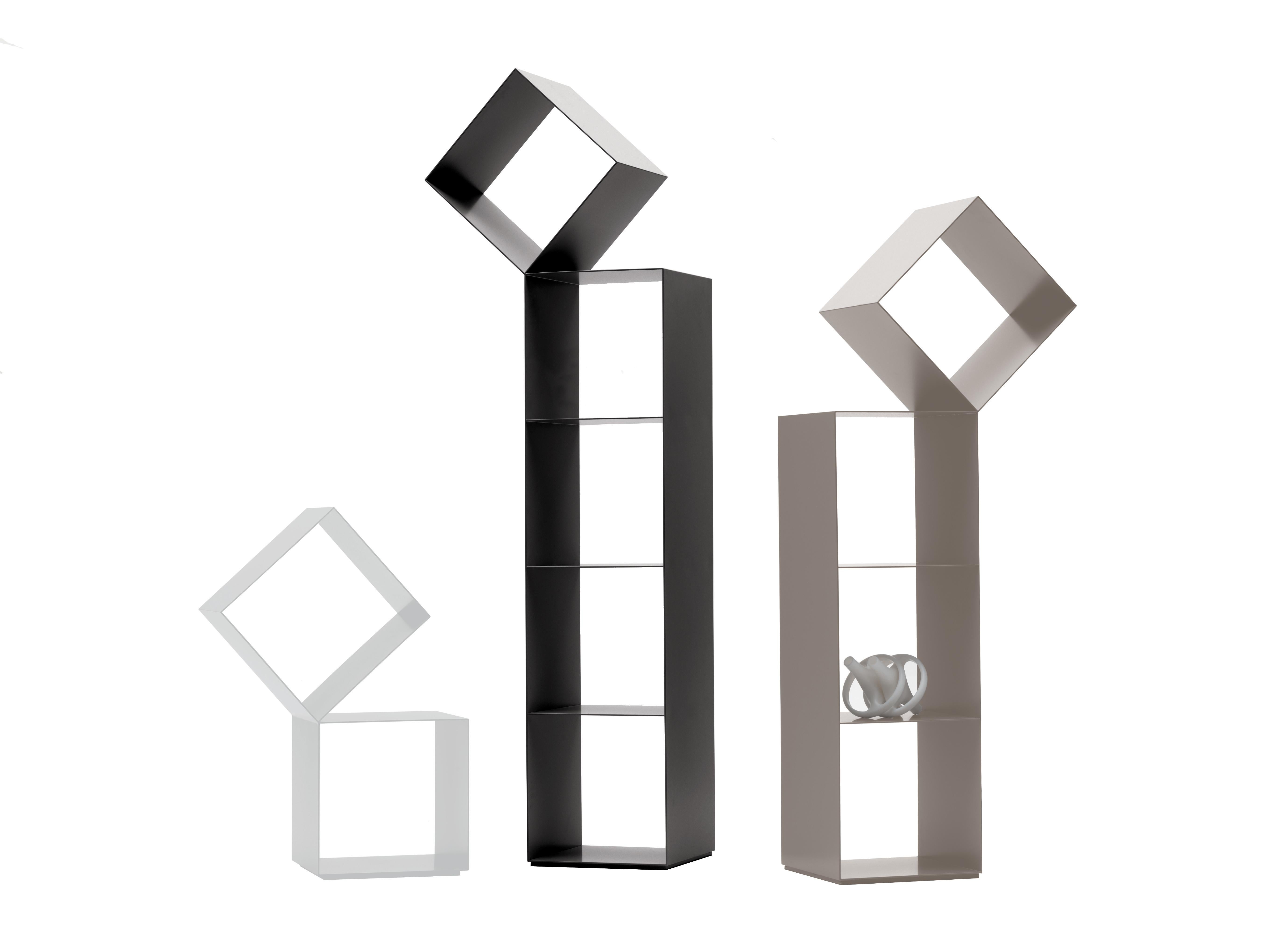 Der Drop von Nendo ist eine geniale Herausforderung an die Schwerkraft, ein zweiseitiges Säulenregal, das in 3 verschiedenen Höhen angeboten wird. Die Drop-Bücherregale sind aus matt lackiertem, lasergeschnittenem Blech gefertigt und in den Farben