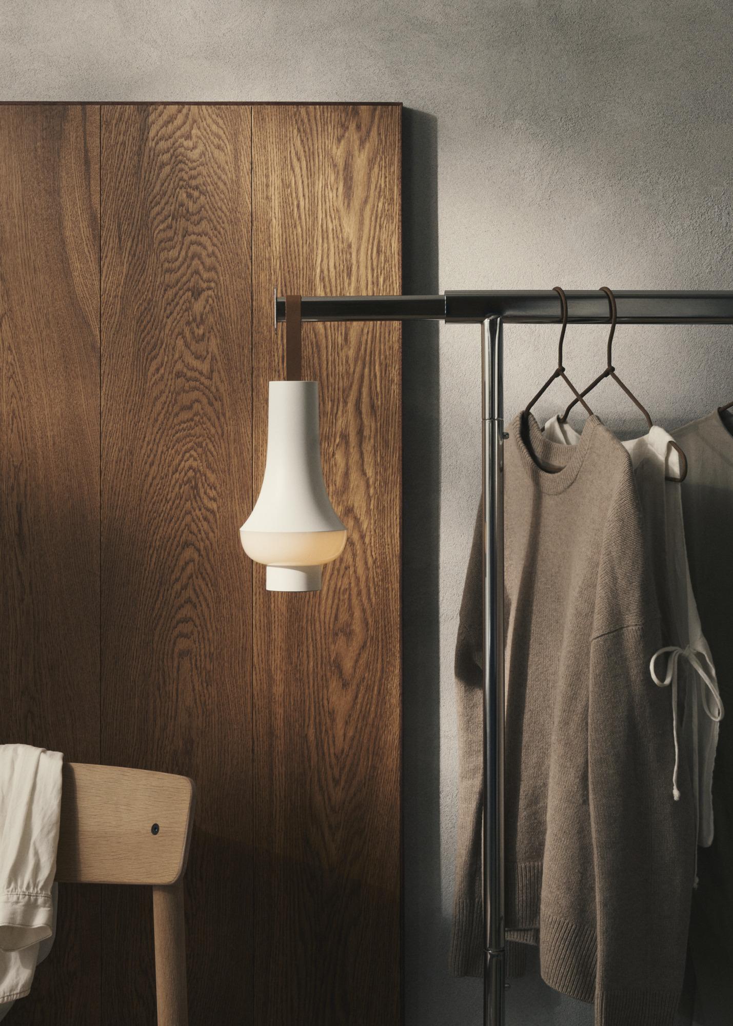 Nendo 'Tomoshi' Dunkelbraunes tragbares Windlicht von Oki Sato für Louis Poulsen im Angebot 3