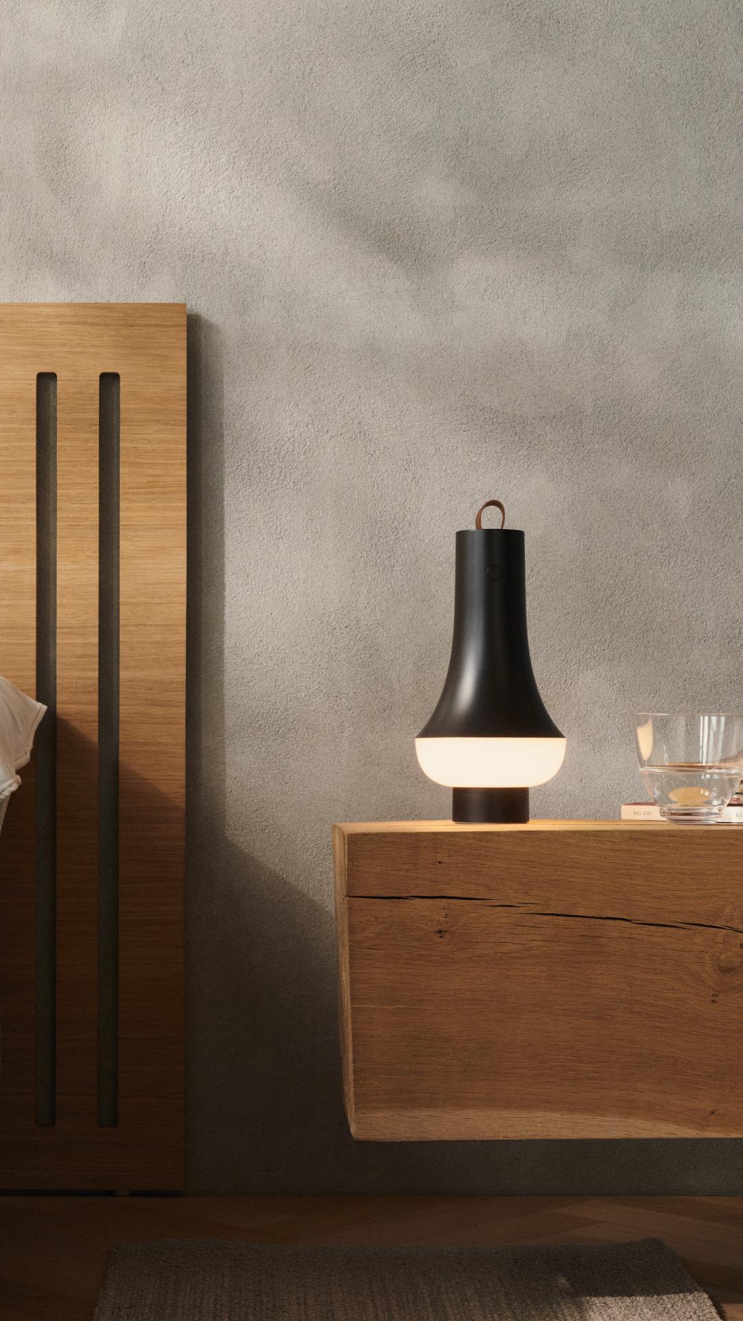 Nendo 'Tomoshi' Dunkelbraunes tragbares Windlicht von Oki Sato für Louis Poulsen (Dänisch) im Angebot