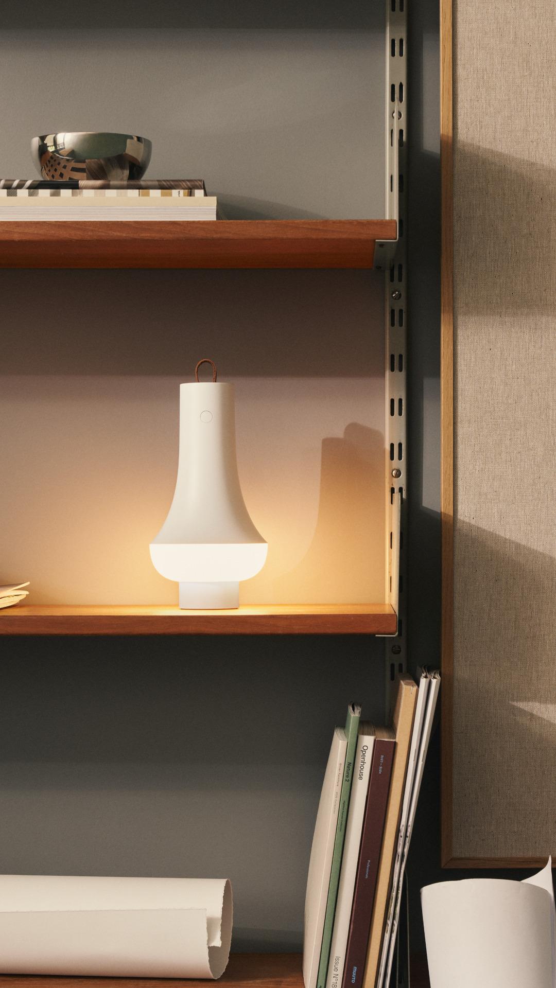 Nendo 'Tomoshi' Dunkelbraunes tragbares Windlicht von Oki Sato für Louis Poulsen im Angebot 1