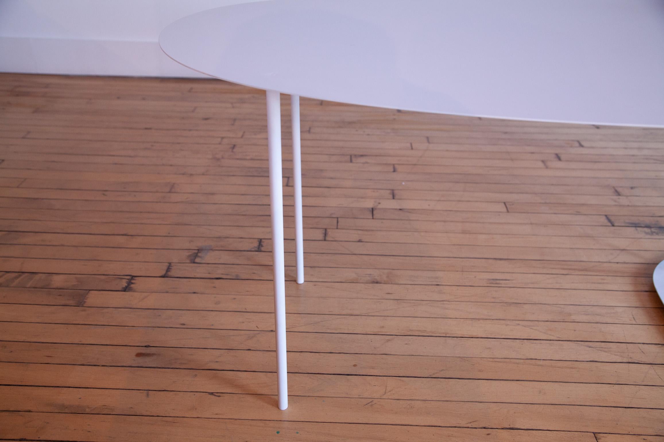 Architektonischer Tisch „Watercolour 02“ im Shiro Kuramata-Stil von nendo Japan (Stahl) im Angebot