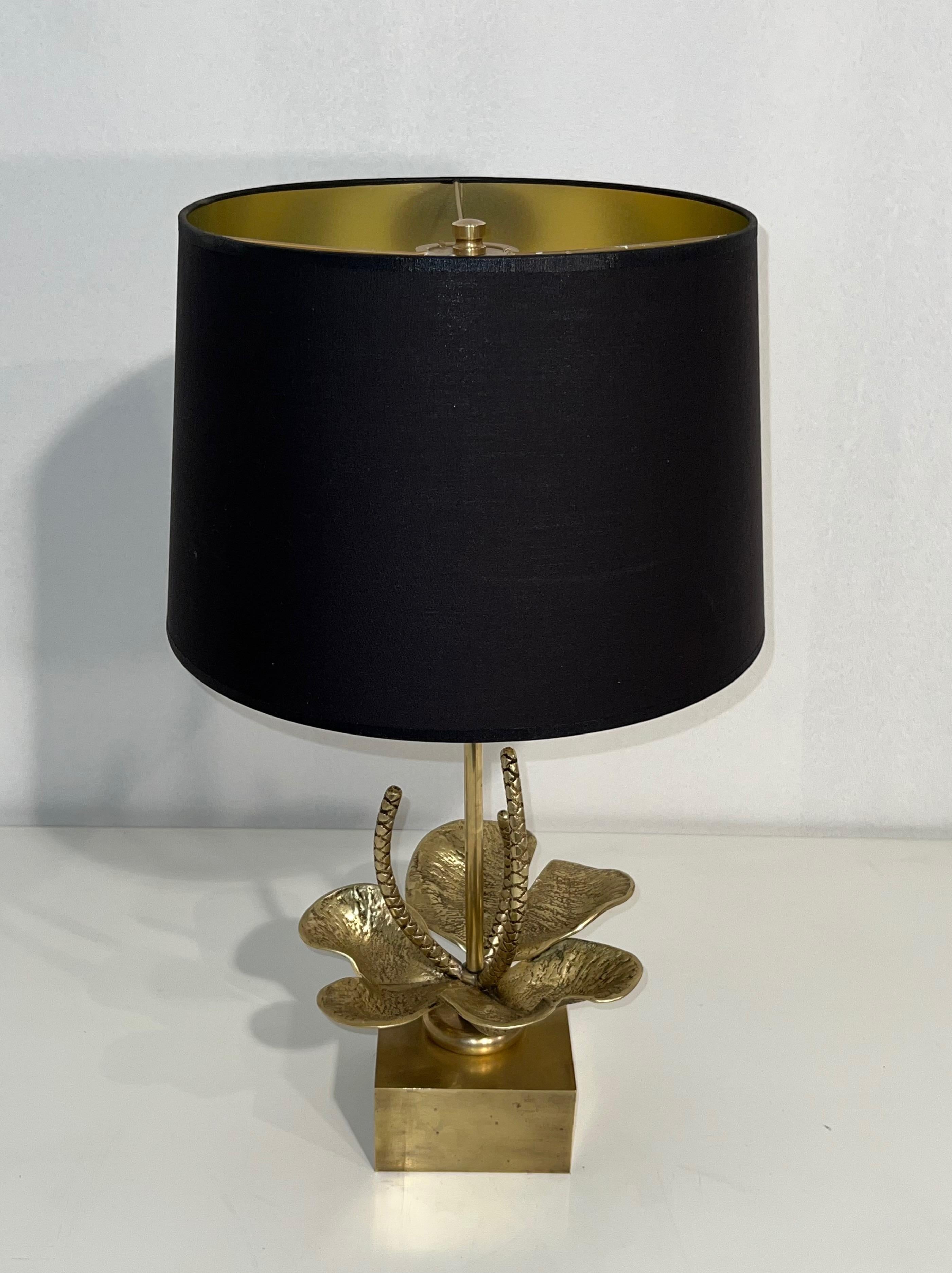 This beautiful nenuphar table lamp is made of bronze and brass. This is a French work attributed to Maison Charles. Circa 1970