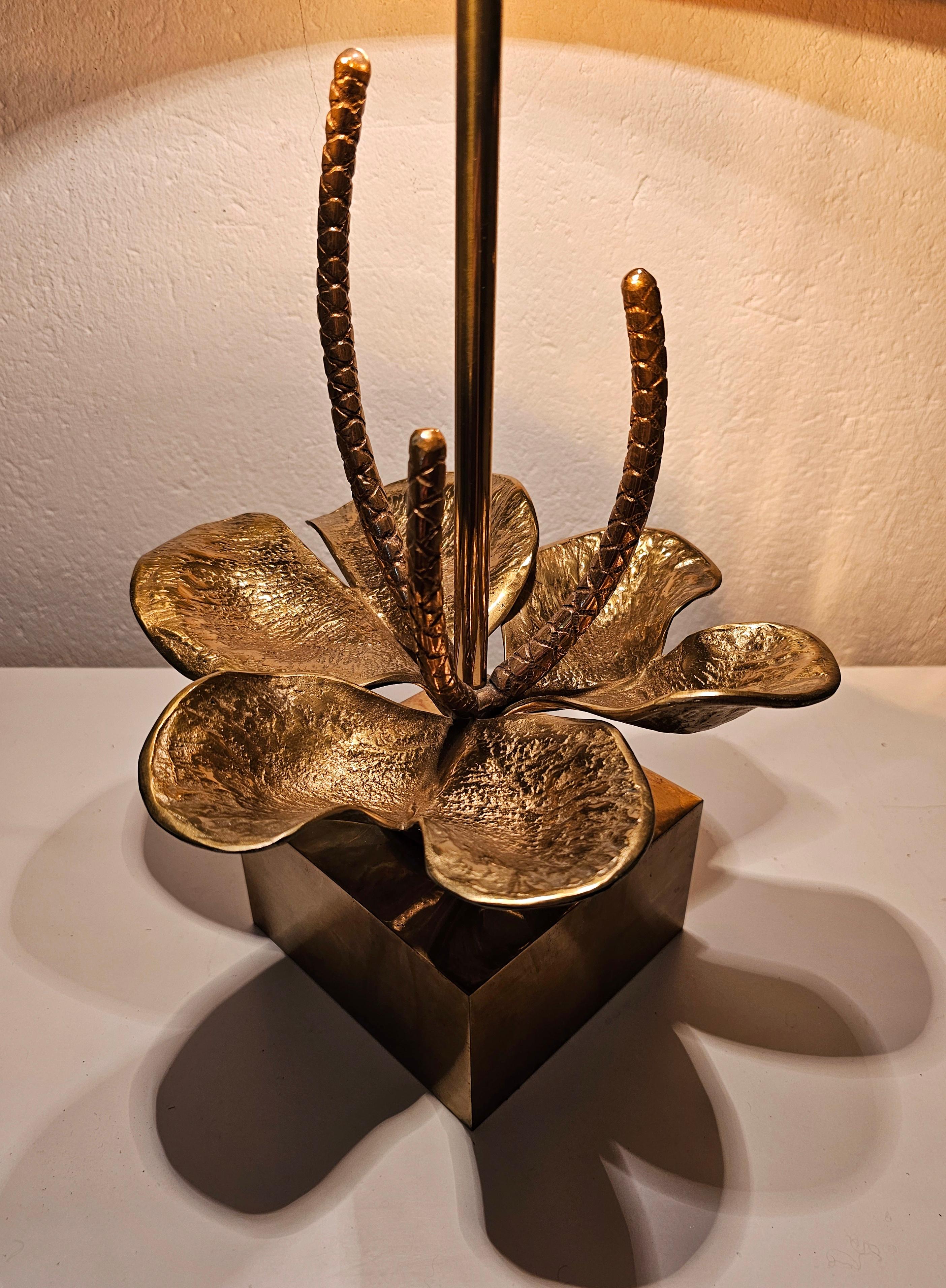 Nenuphar Lilly Table Lamp in Bronze and Brass by Maison Charles, France 1960s In Good Condition For Sale In Beograd, RS