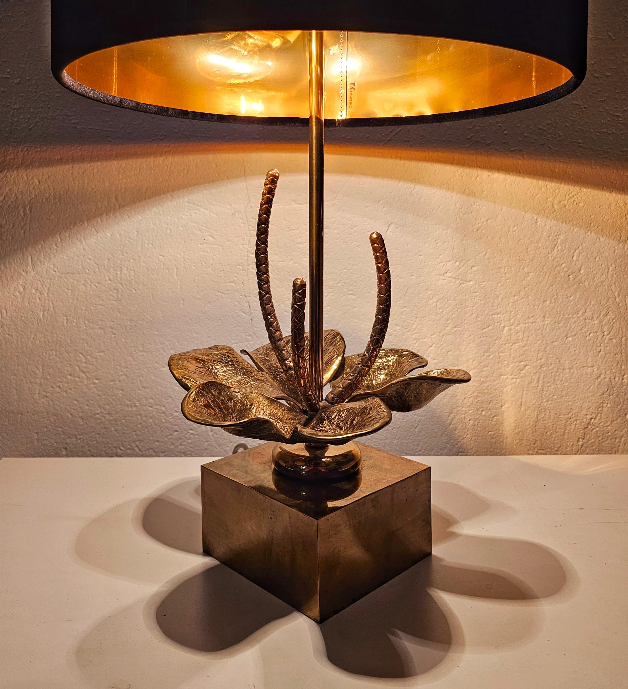 Nenuphar Lilly Table Lamp in Bronze and Brass by Maison Charles, France 1960s For Sale 2