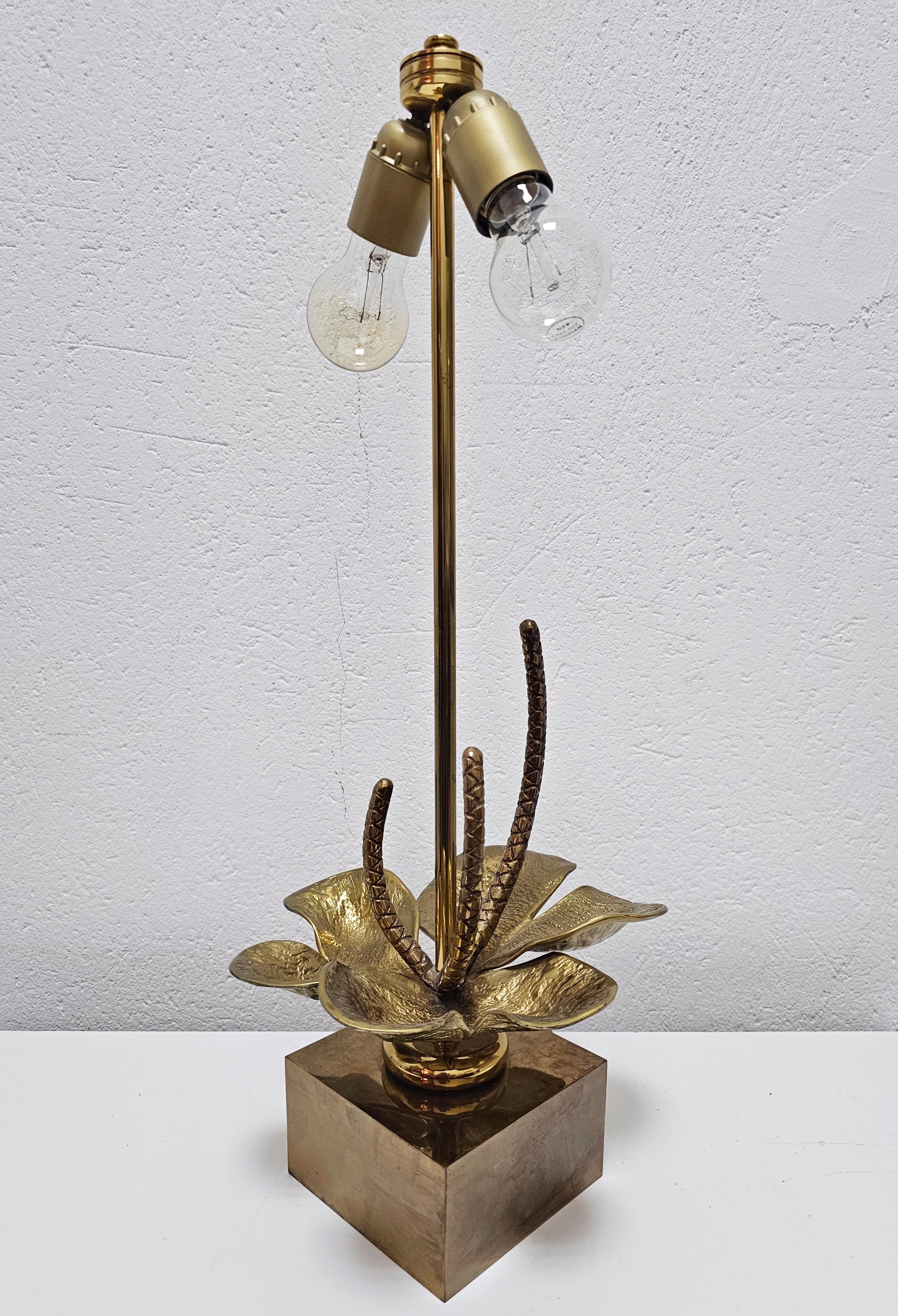 Nenuphar Lilly Table Lamp in Bronze and Brass by Maison Charles, France 1960s For Sale 3