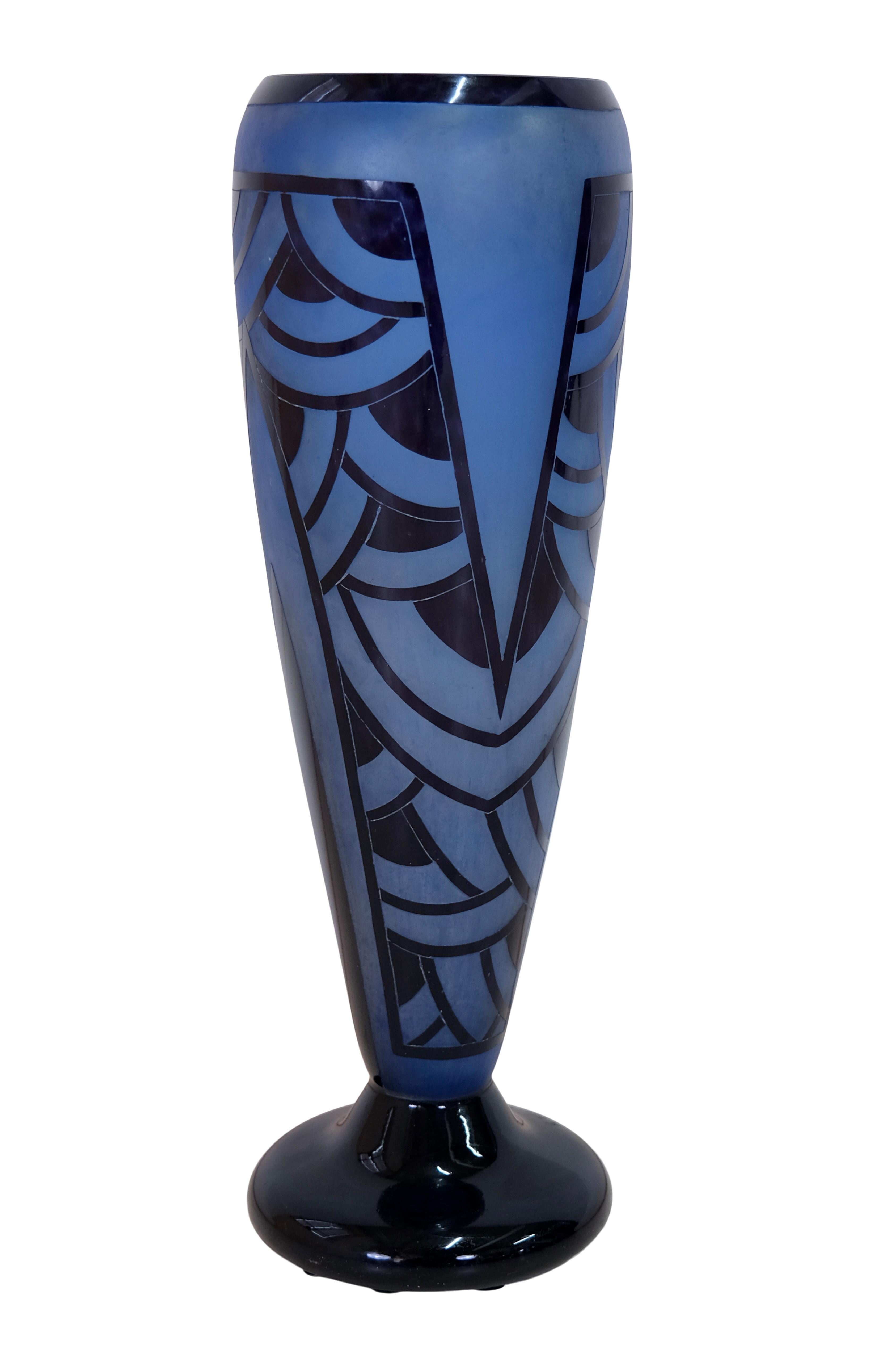 Nénuphars Große blaue Vase mit Art-Déco-Muster von Schneider für Le Verre  Français im Angebot bei 1stDibs