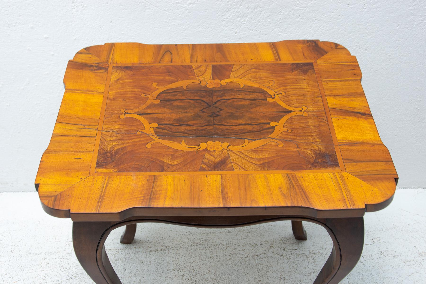 Neo-Barock-Tisch mit Intarsien, Ende des 19. Jahrhunderts, Österreich im Angebot 3
