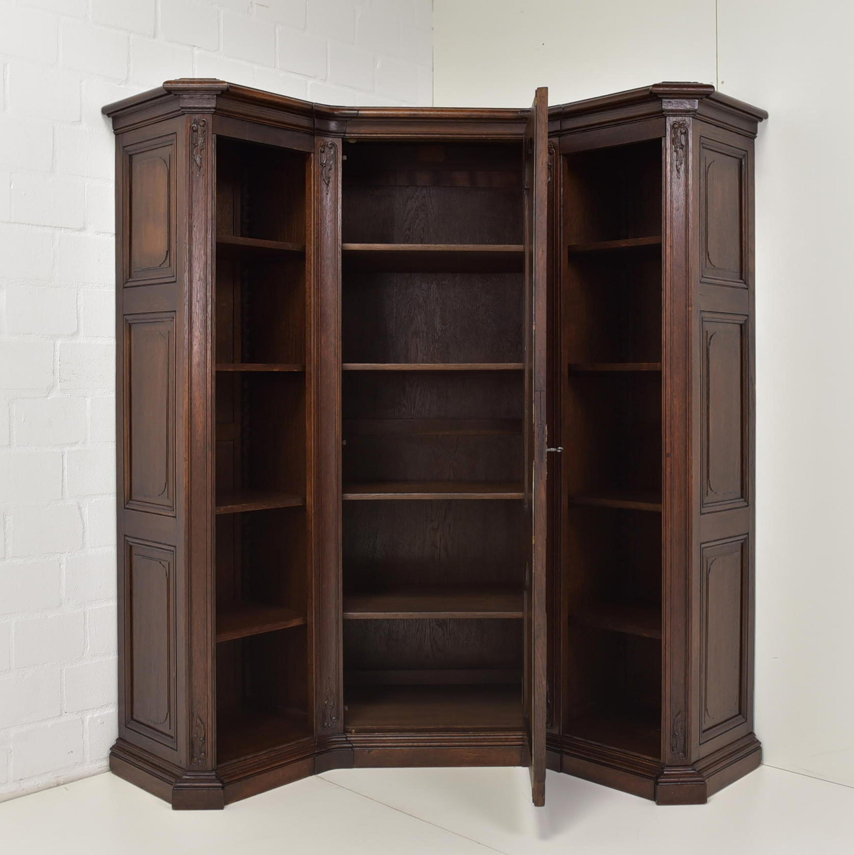 Patinated Neo-Baroque Large Corner Shelf / Cabinet in Oak, 1935