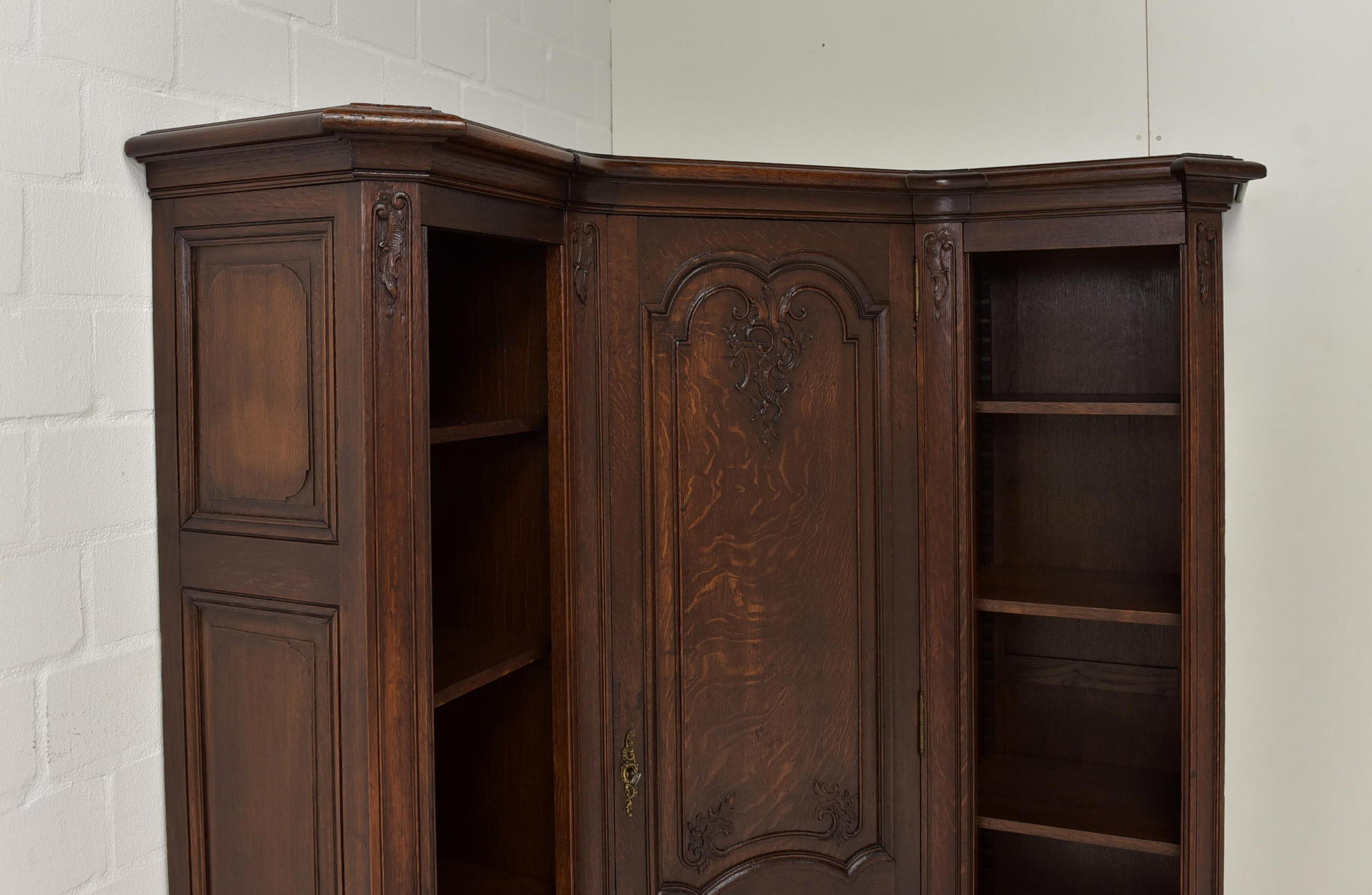 Neo-Baroque Large Corner Shelf / Cabinet in Oak, 1935 3