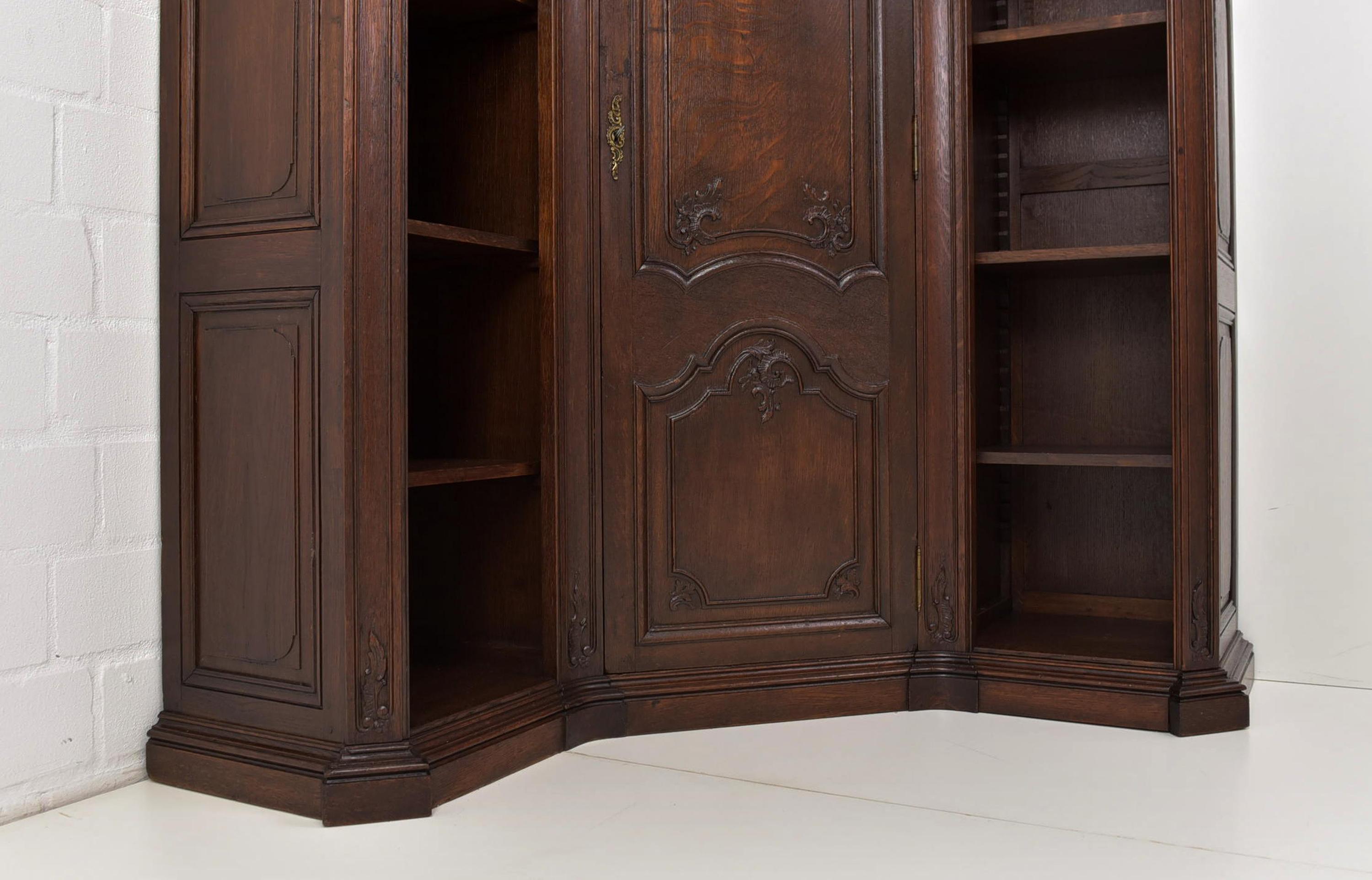 Neo-Baroque Large Corner Shelf / Cabinet in Oak, 1935 4