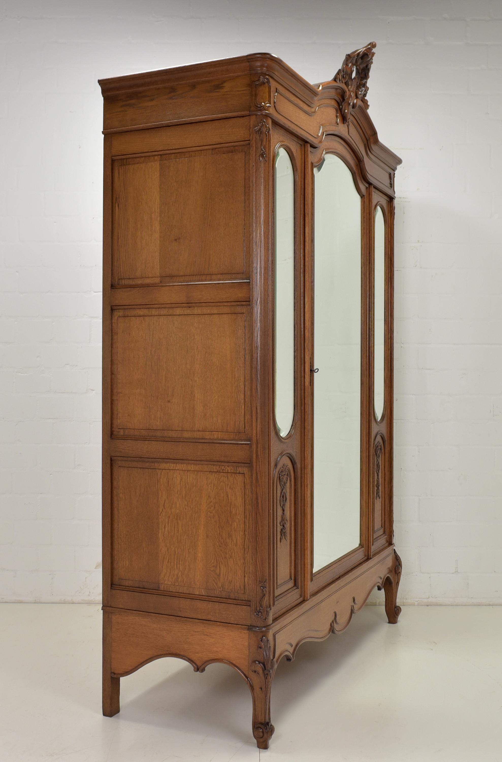 Neo-Baroque Large Hall Closet in Solid Oak, 1925 For Sale 5