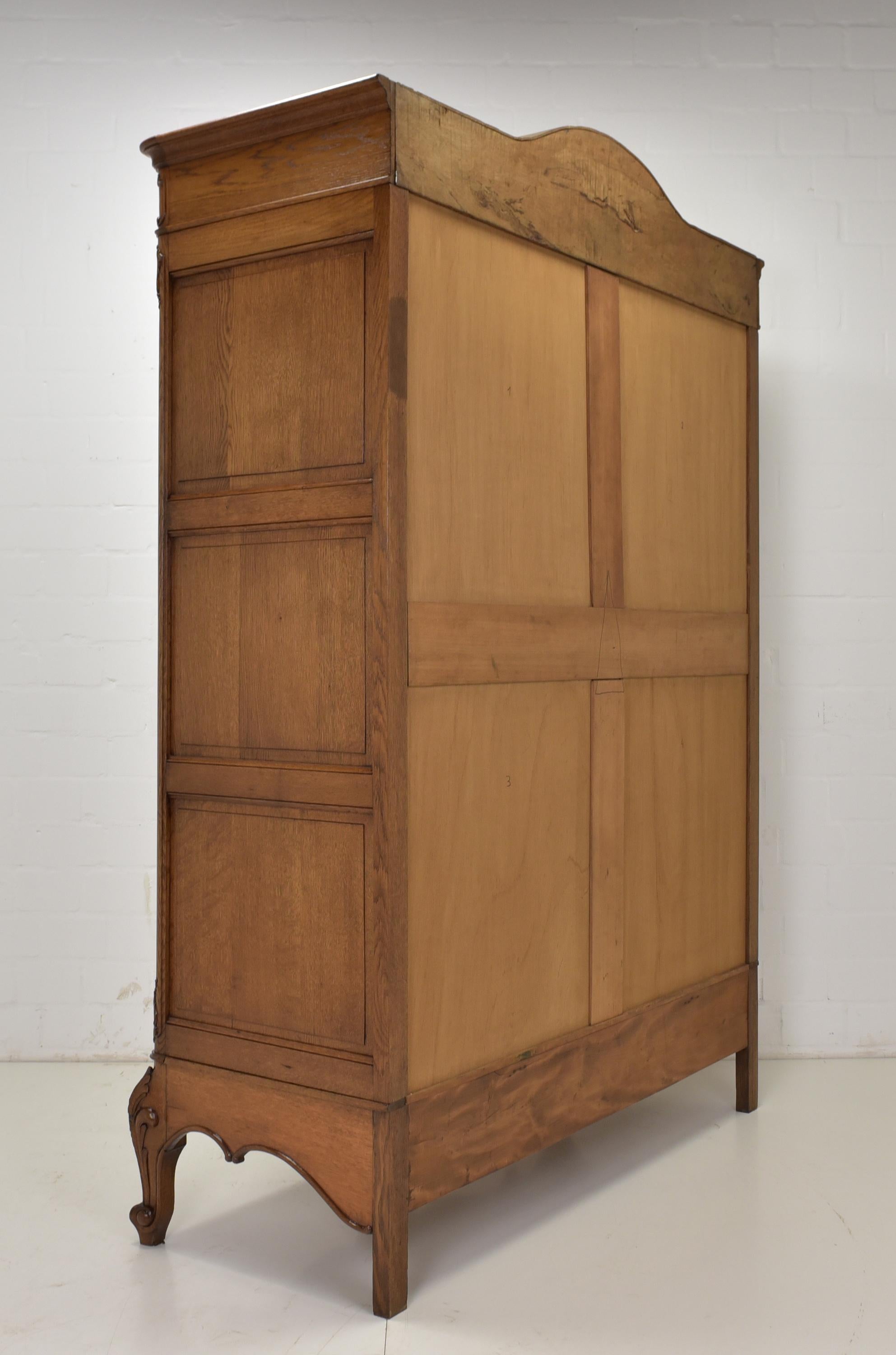 Neo-Baroque Large Hall Closet in Solid Oak, 1925 For Sale 6