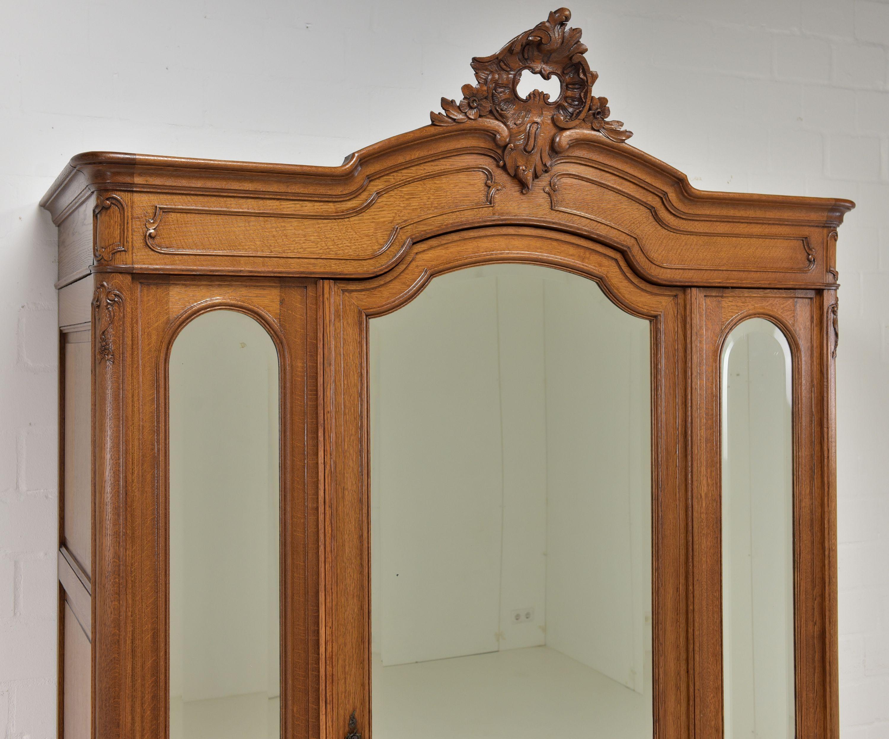 Neo-Baroque Large Hall Closet in Solid Oak, 1925 For Sale 3