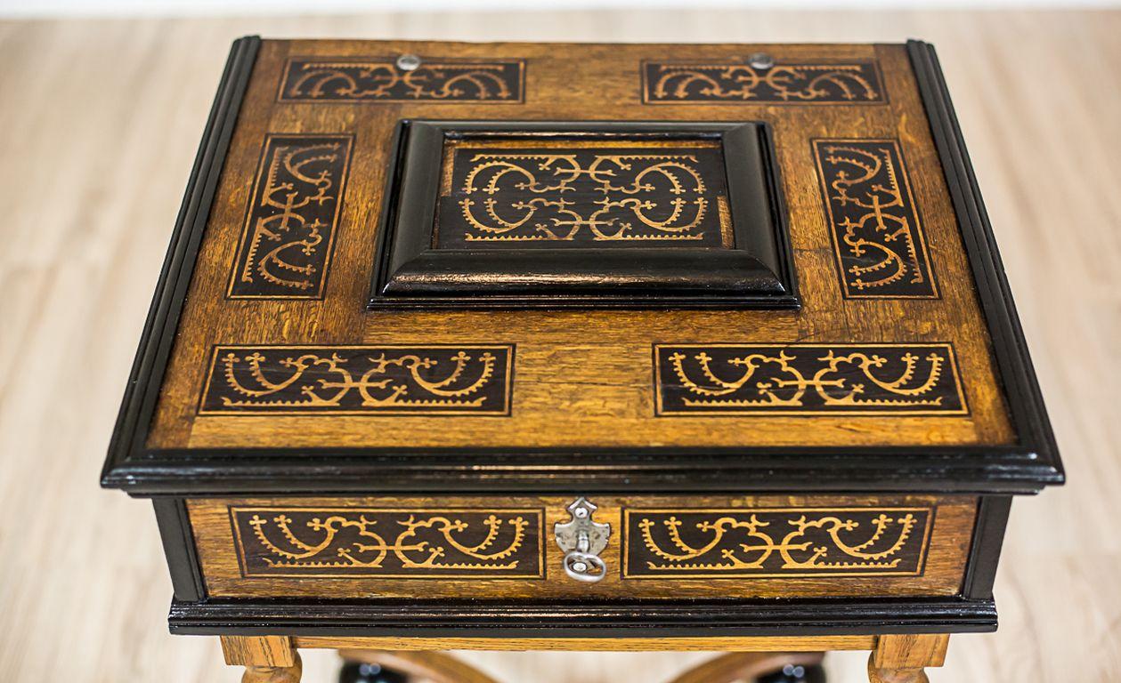Neo-Baroque Oak Sewing Table, circa Late 19th Century In Good Condition In Opole, PL