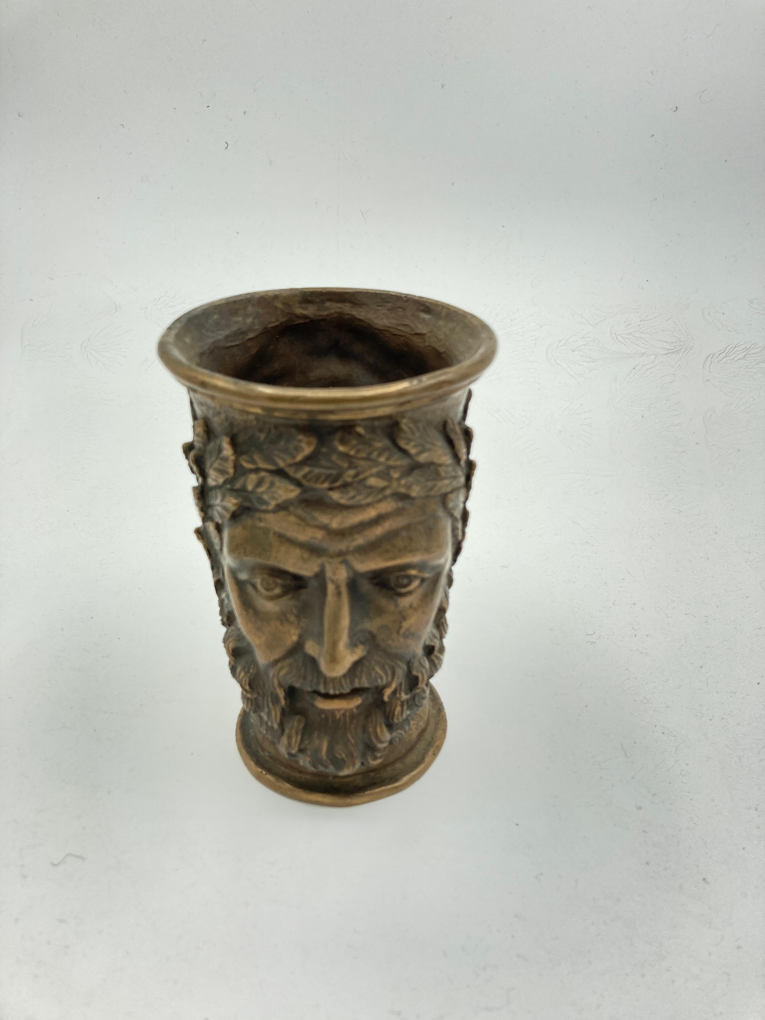 Very nice antique vase showing two  Roman heads
Italy
Circa 1940's
