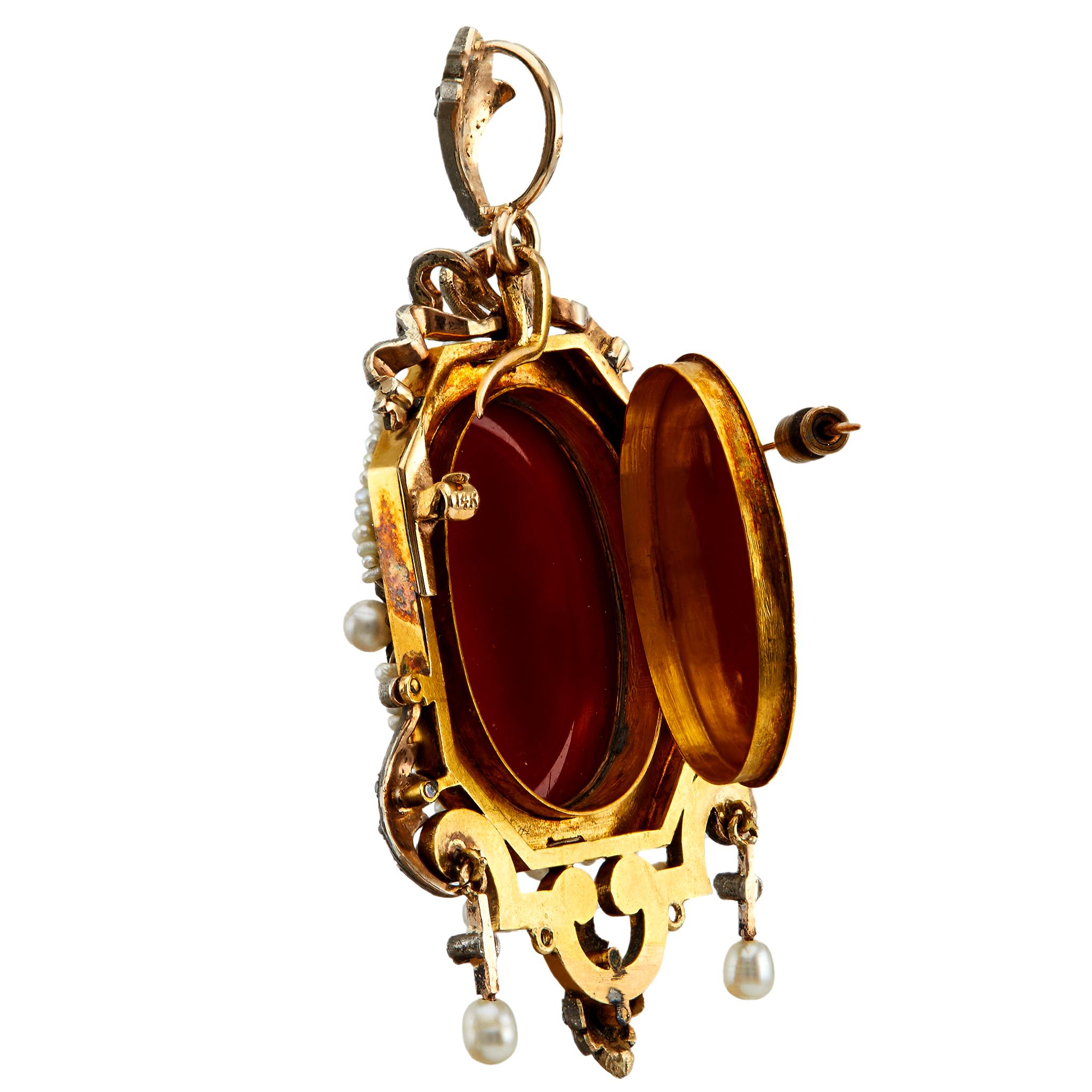 Women's or Men's Neo Classic French Carved Agate Cameo 18k Yellow Gold Silver Locket Pendant