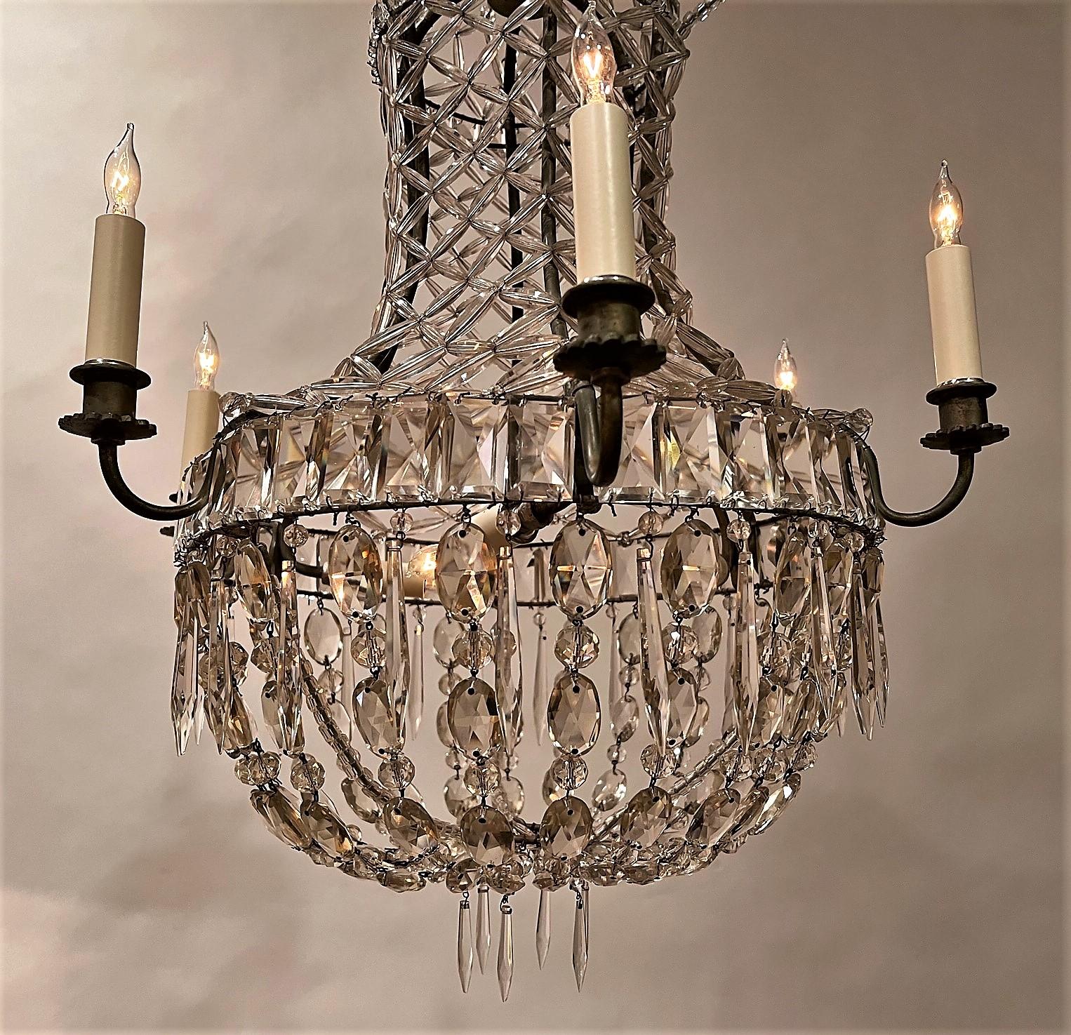 Doré Lustre à 9 lumières en cristal de style néo-classique, Italie, Circa:1905 en vente