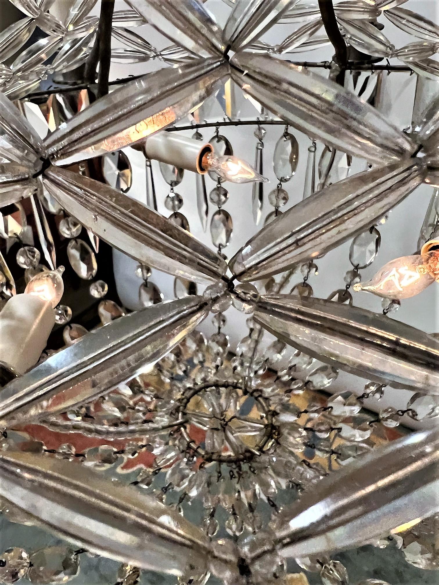 20ième siècle Lustre à 9 lumières en cristal de style néo-classique, Italie, Circa:1905 en vente