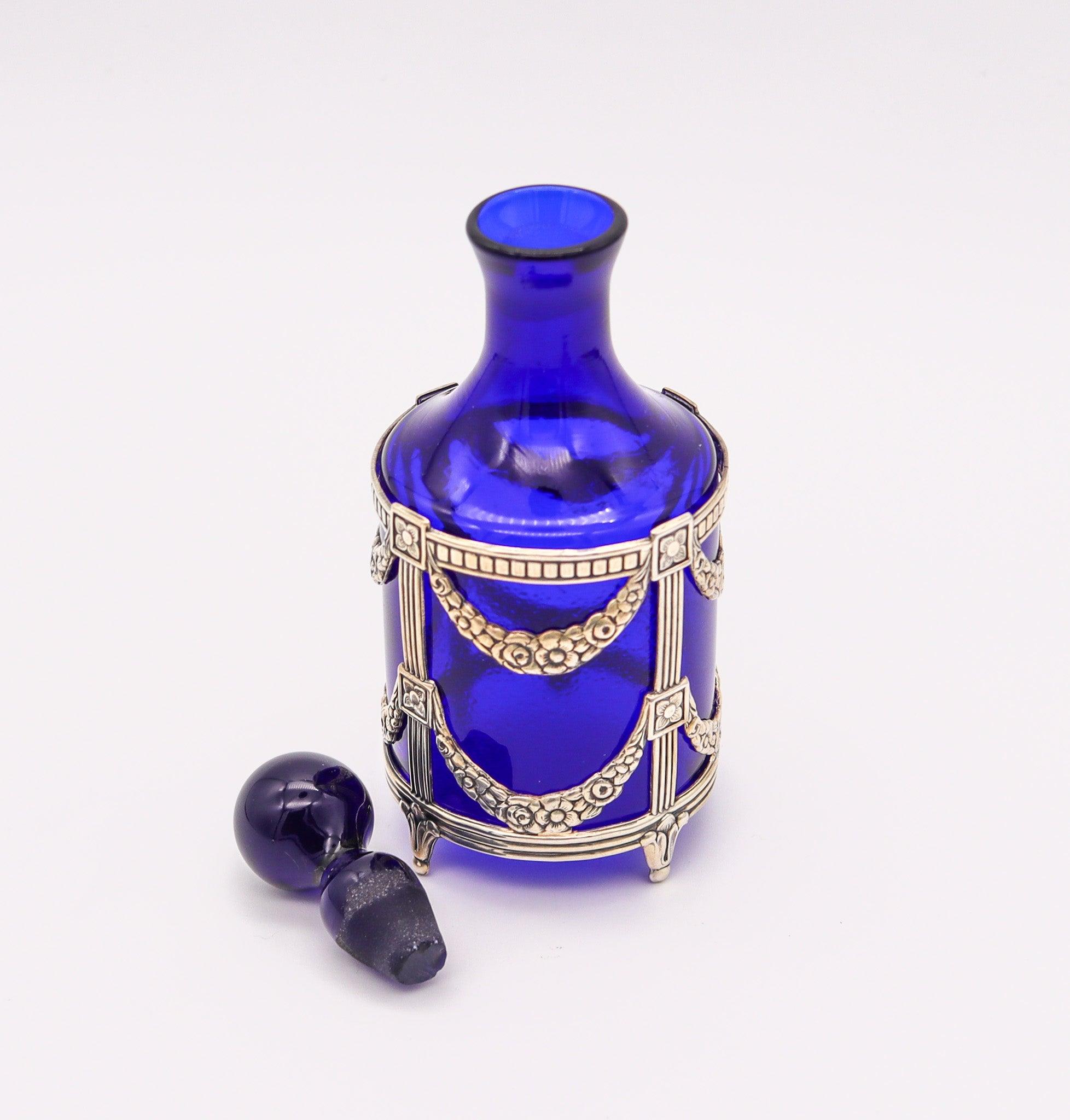 Neoclassico Bottiglia di profumo svedese NEO-CLASSIC in vetro cobalto e argento 925 in vendita
