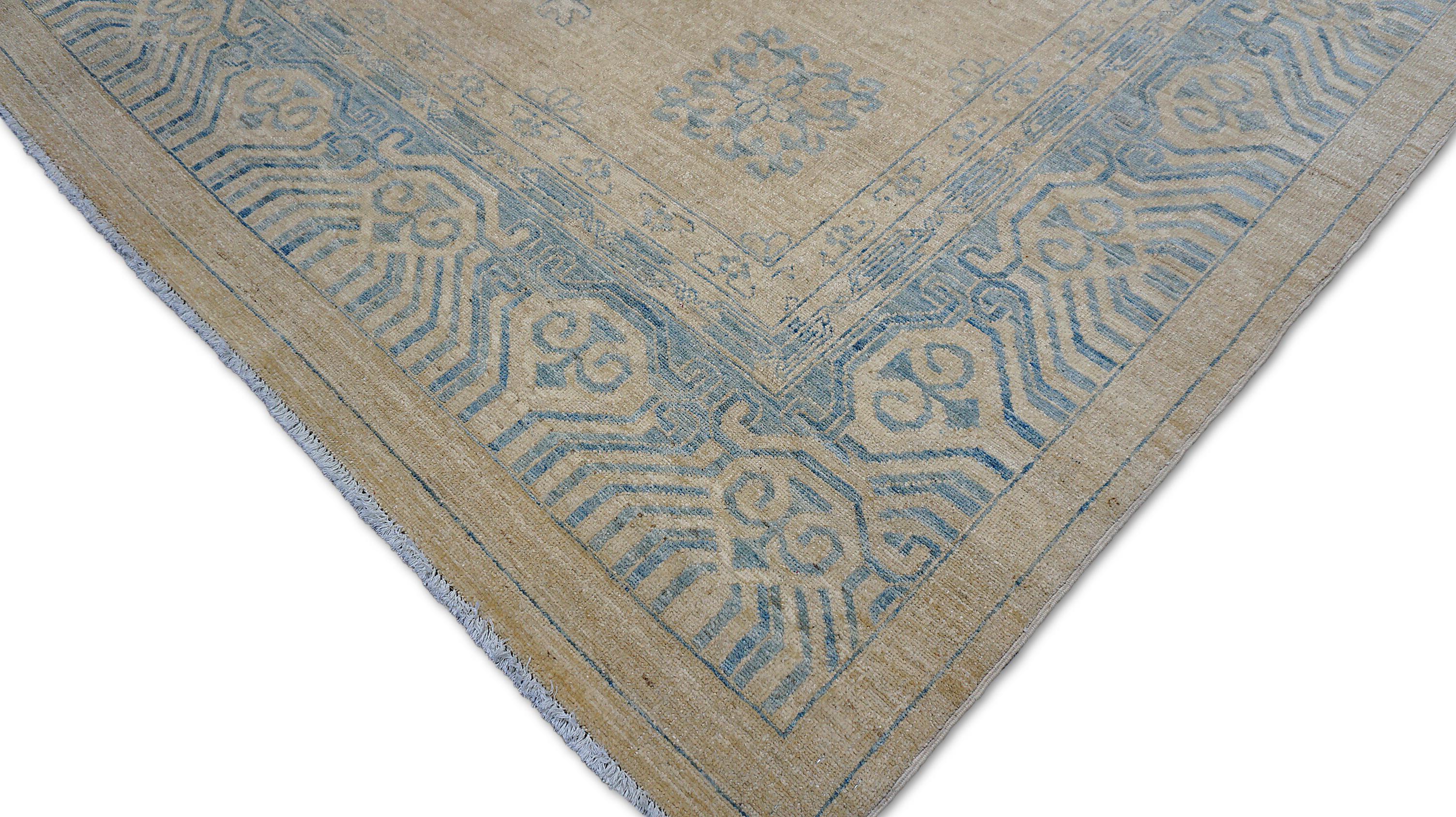 Neo-Classical Beige and Sky Blue Geometric Designed Rug 9'x12' In New Condition For Sale In Torrance, CA