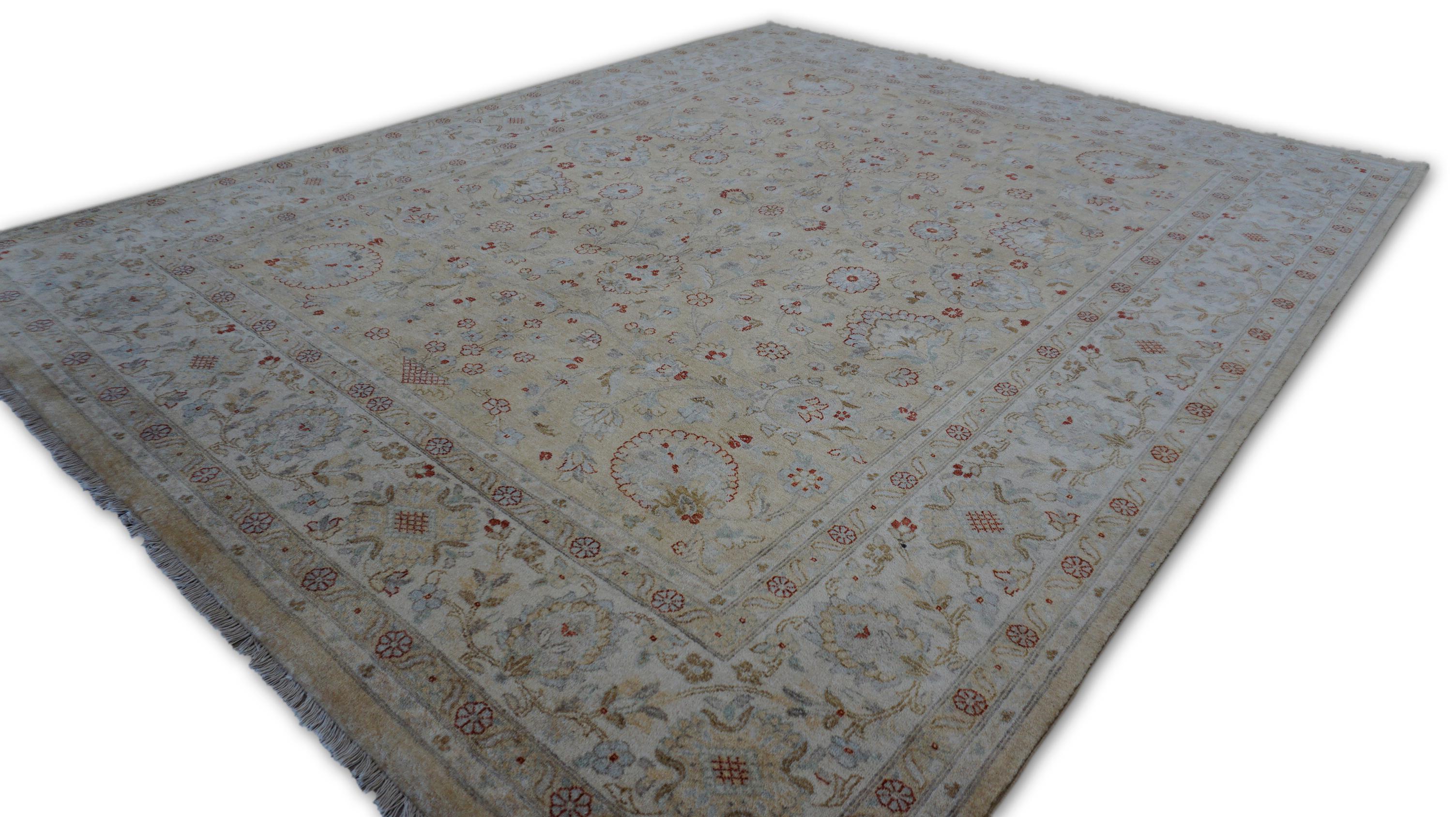 Tapis néoclassique Beige gold Field with Rust Motif 7'10''x10'' 7'10''x10'' 7'10''x10'' 7'10''x10'' en vente 2
