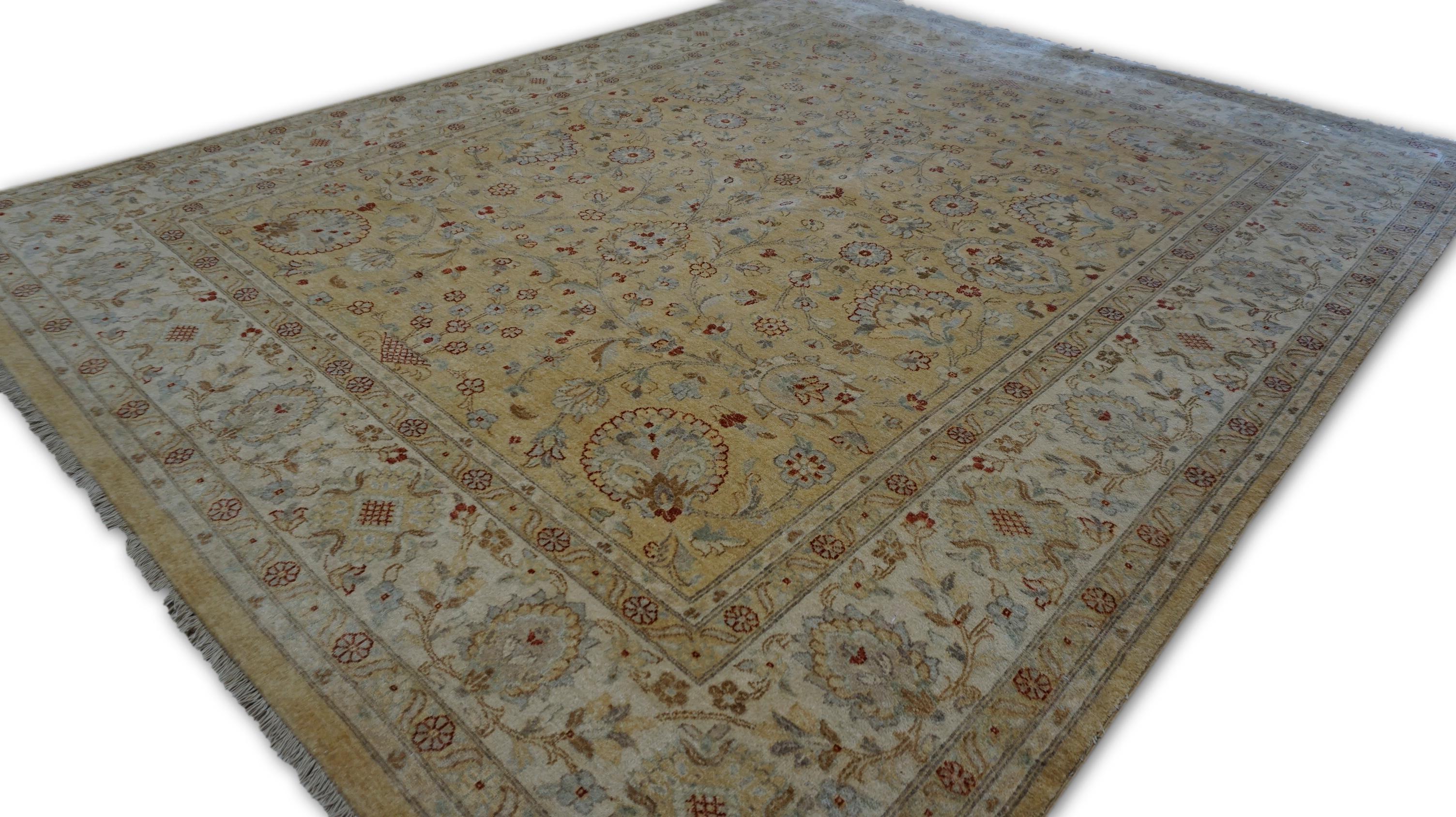 Tapis néoclassique Beige gold Field with Rust Motif 7'10''x10'' 7'10''x10'' 7'10''x10'' 7'10''x10'' en vente 5