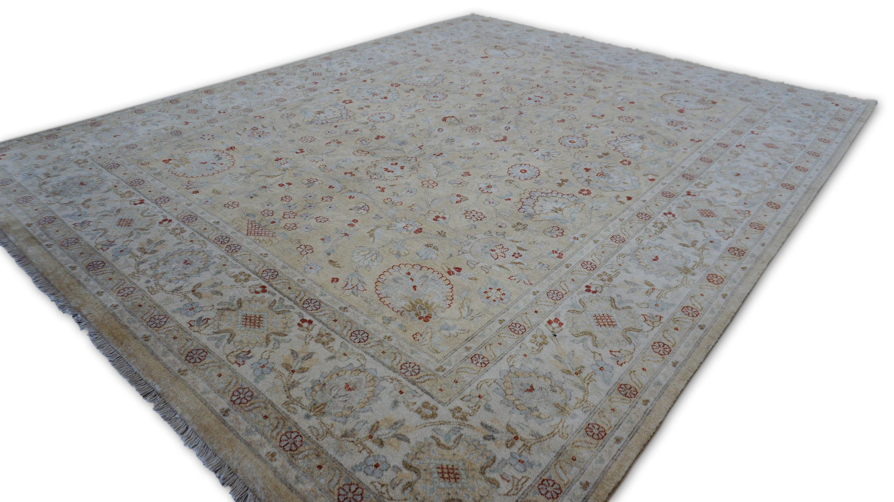 Néoclassique Tapis néoclassique Beige gold Field with Rust Motif 7'10''x10'' 7'10''x10'' 7'10''x10'' 7'10''x10'' en vente