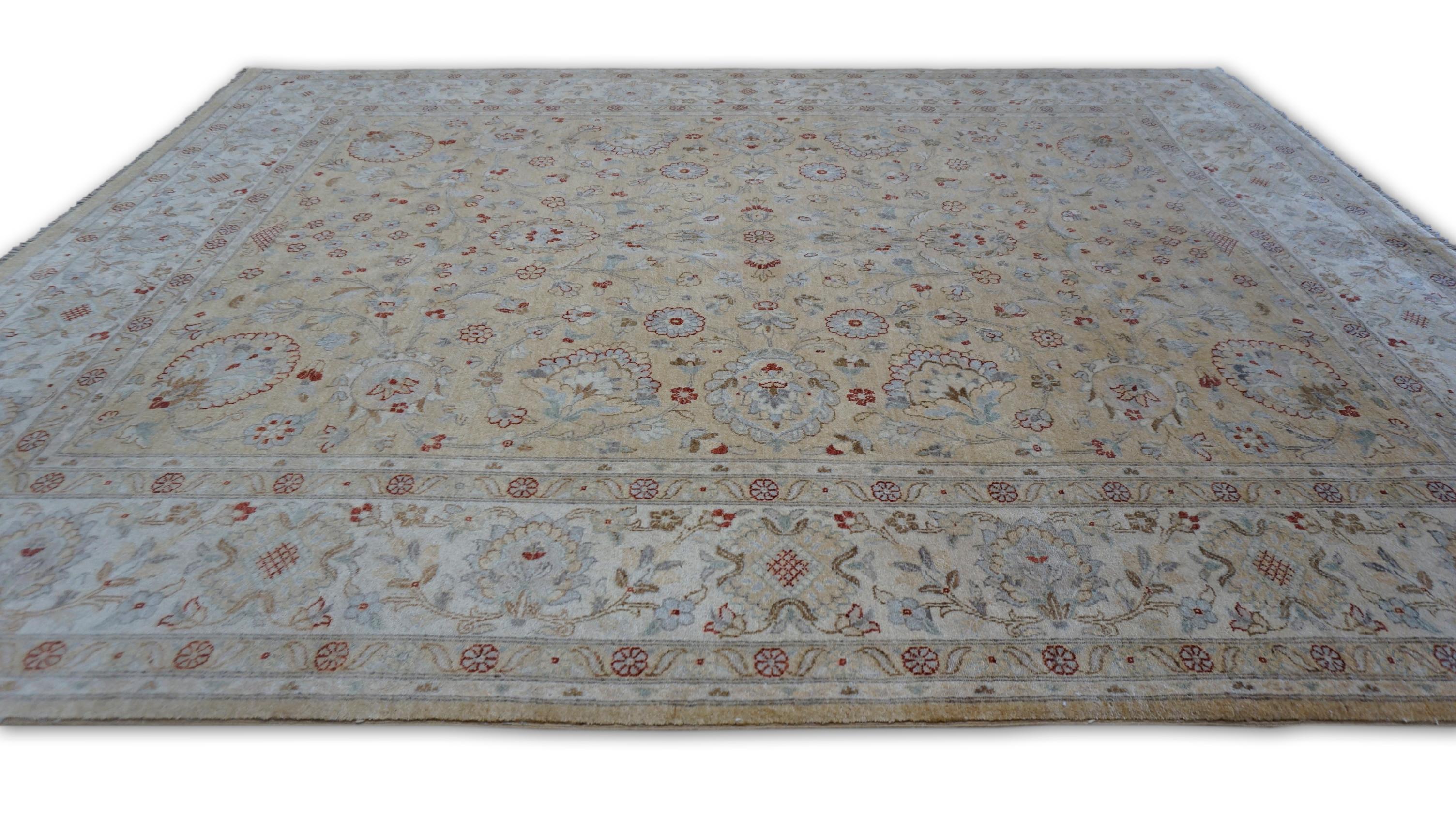 XXIe siècle et contemporain Tapis néoclassique Beige gold Field with Rust Motif 7'10''x10'' 7'10''x10'' 7'10''x10'' 7'10''x10'' en vente