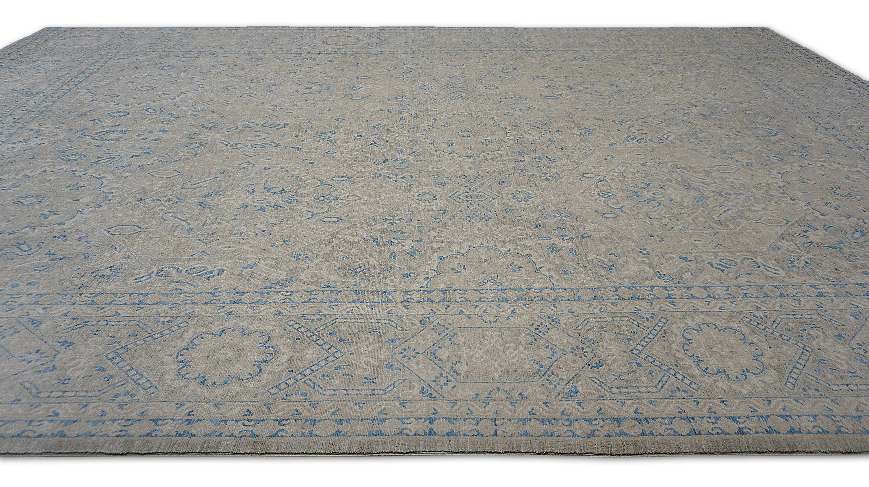 Néoclassique Tapis en laine Sultanabad Rugs beige, vert et bleu néoclassique 8'6''x11'8'' en vente