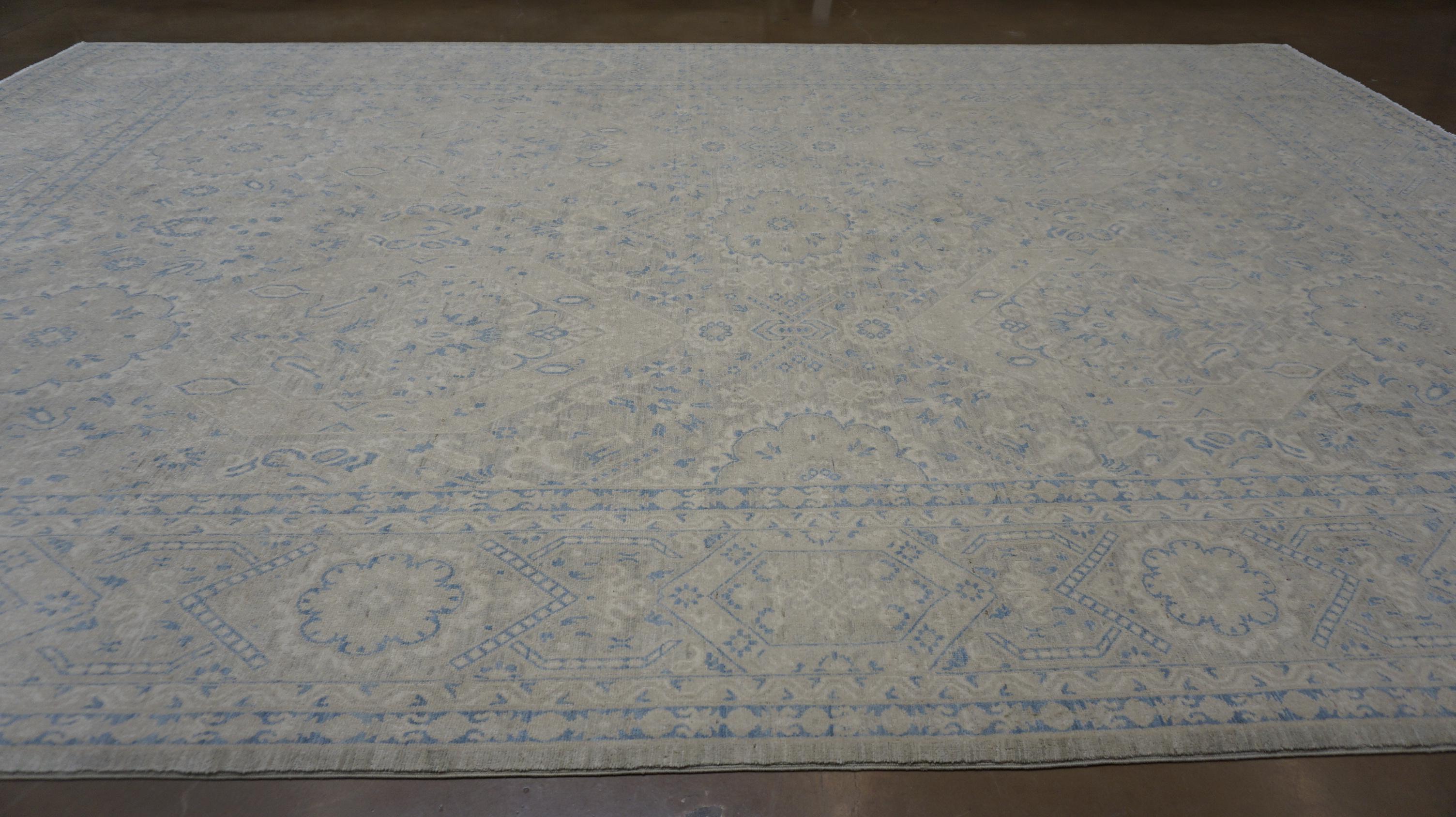 XXIe siècle et contemporain Tapis en laine Sultanabad Rugs beige, vert et bleu néoclassique 8'6''x11'8'' en vente