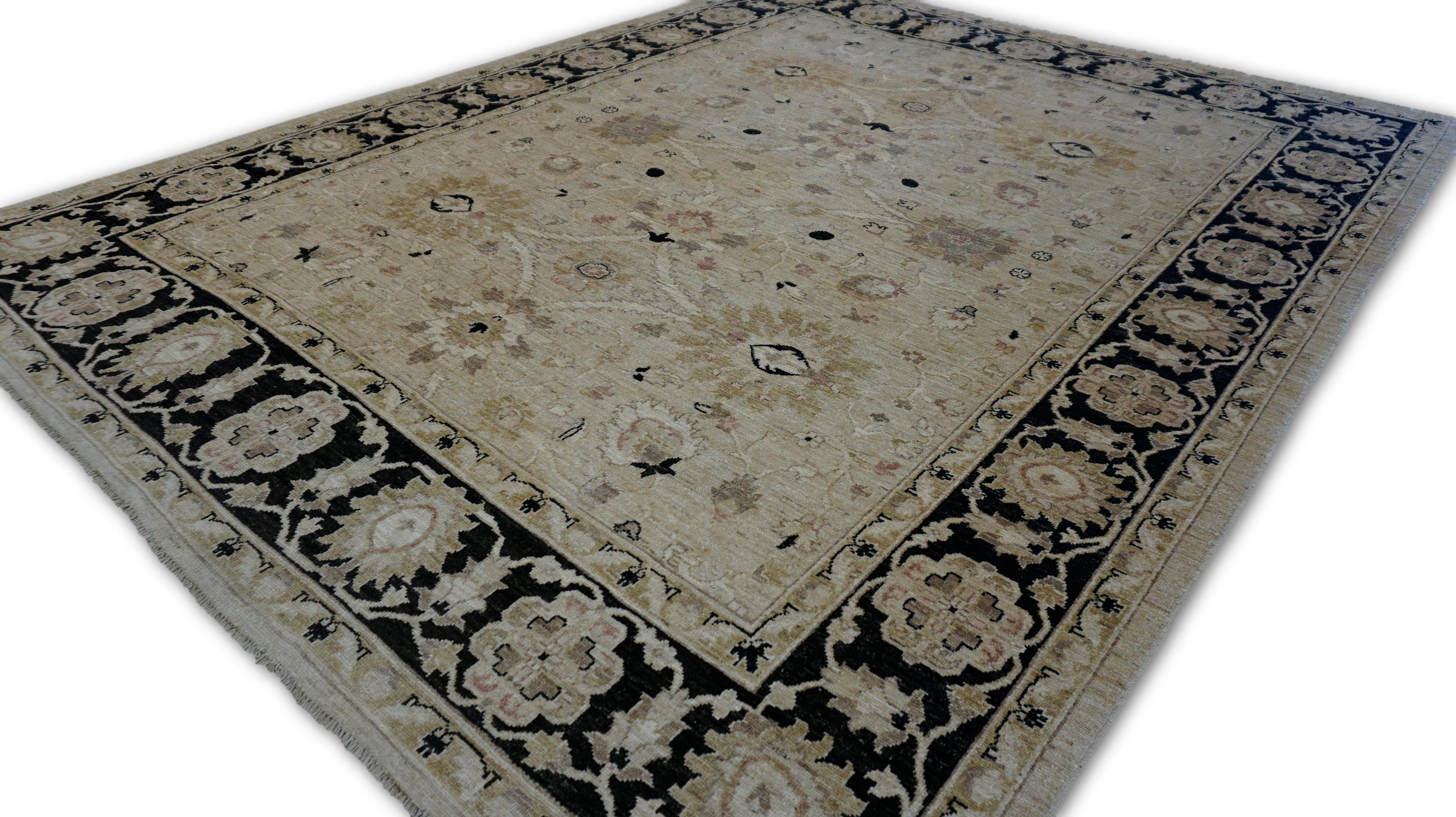 Alfombra neoclásica de lana beige con borde negro 7'10''x9'9'' Neoclásico en venta