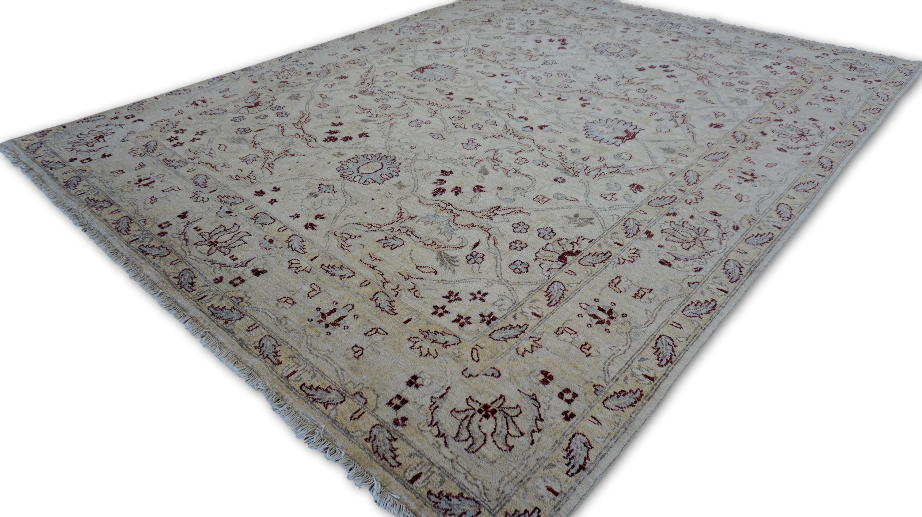 Alfombra neoclásica de lana beige con motivos rojos 7'9''x9'11'' Neoclásico en venta