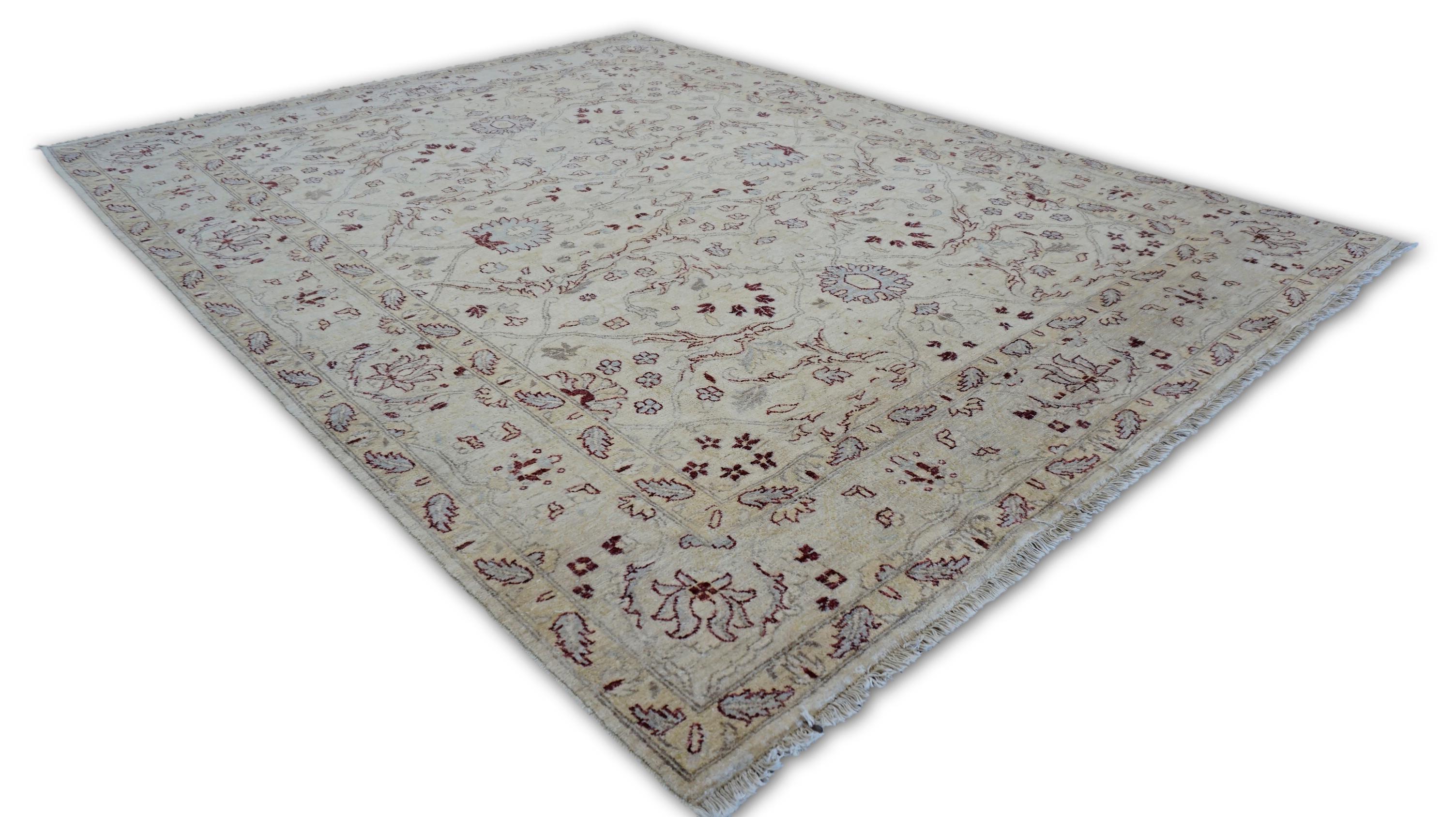 Alfombra neoclásica de lana beige con motivos rojos 7'9''x9'11'' en Nuevo estado para la venta en Torrance, CA