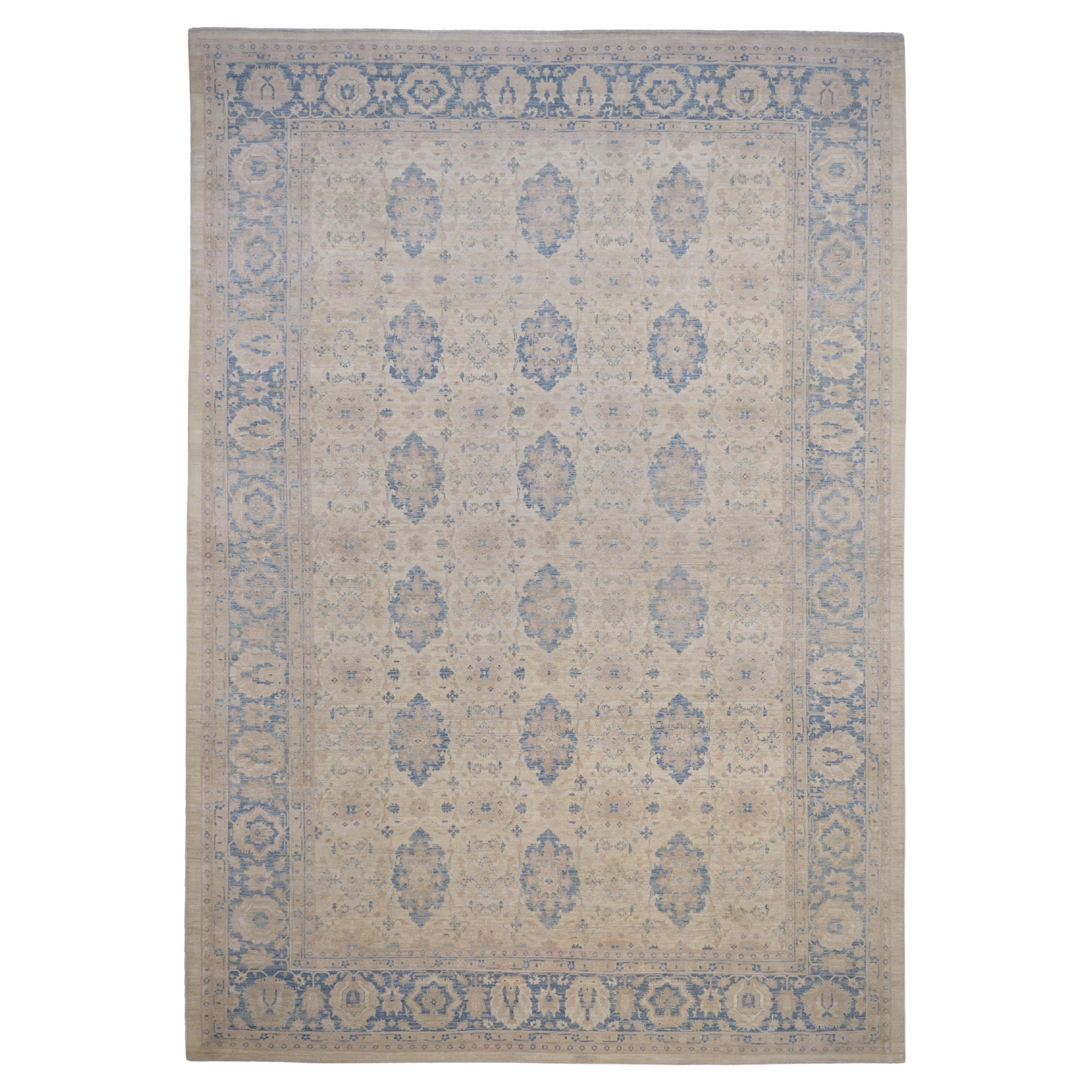 Neoklassizistischer blauer und beigefarbener Wollteppich 10'1''x14'9''
