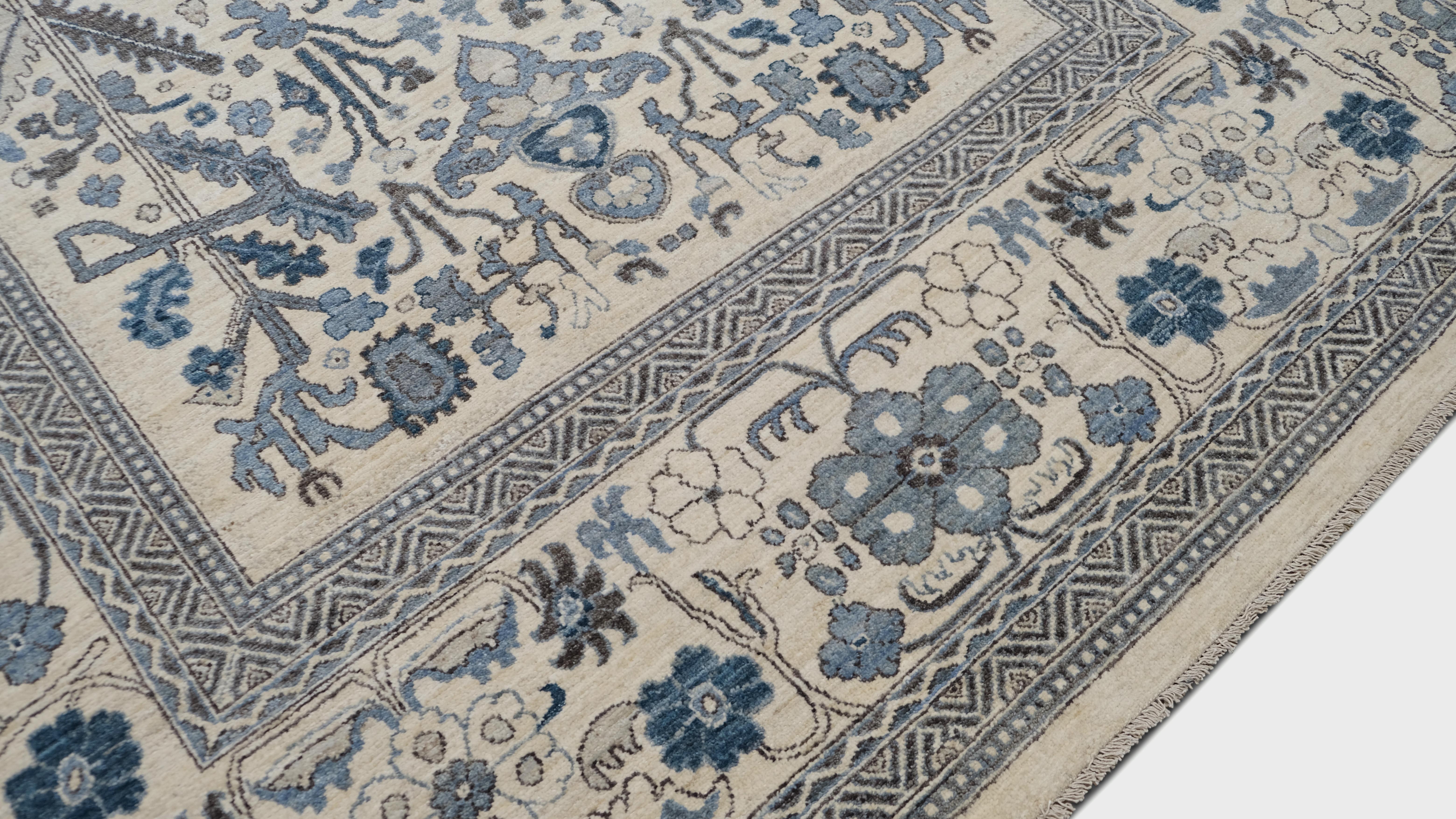 Neo-Classical Blau und Elfenbein Botanisches Motiv 8'x10' (Pakistanisch) im Angebot