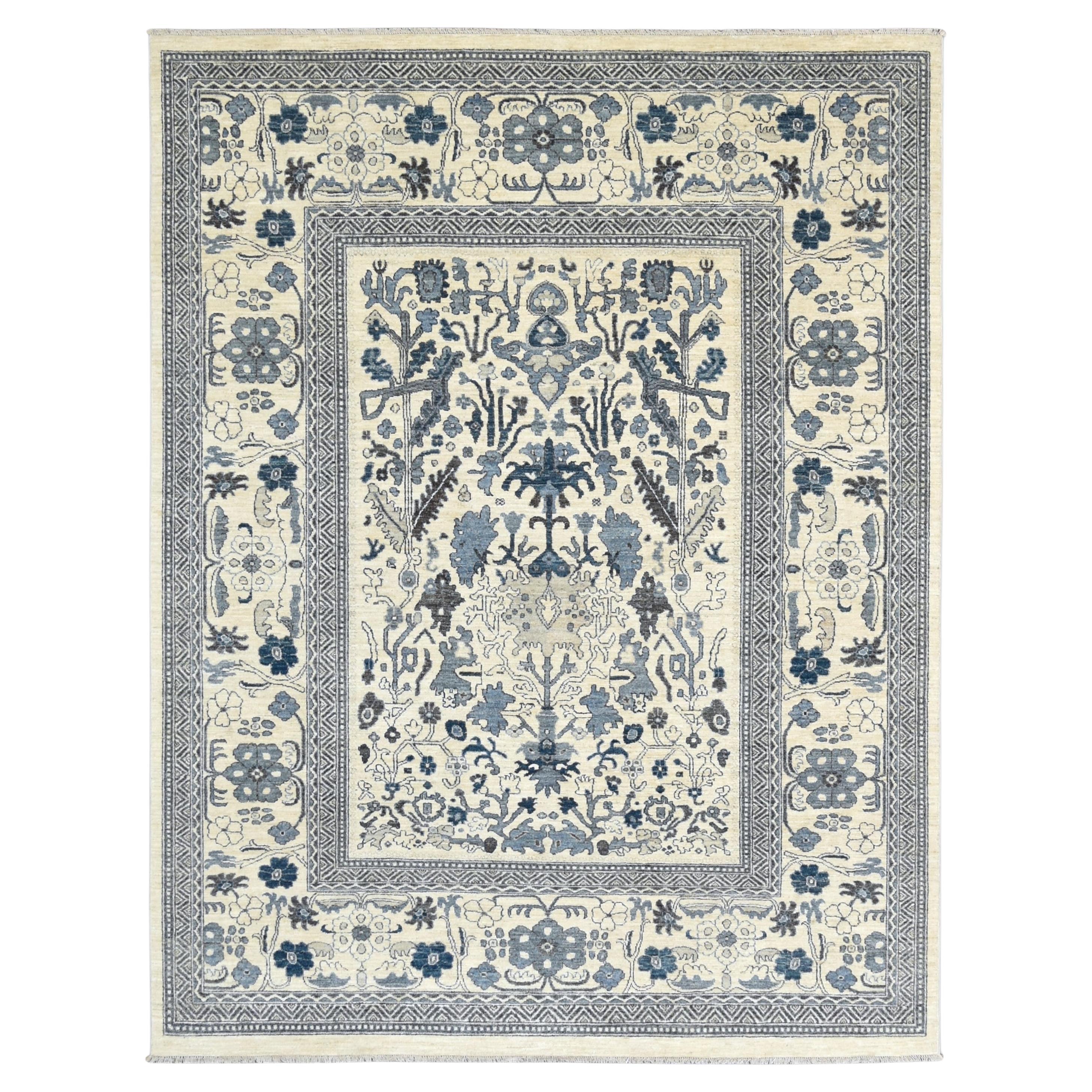 Neo-Classical Blau und Elfenbein Botanisches Motiv 8'x10' im Angebot