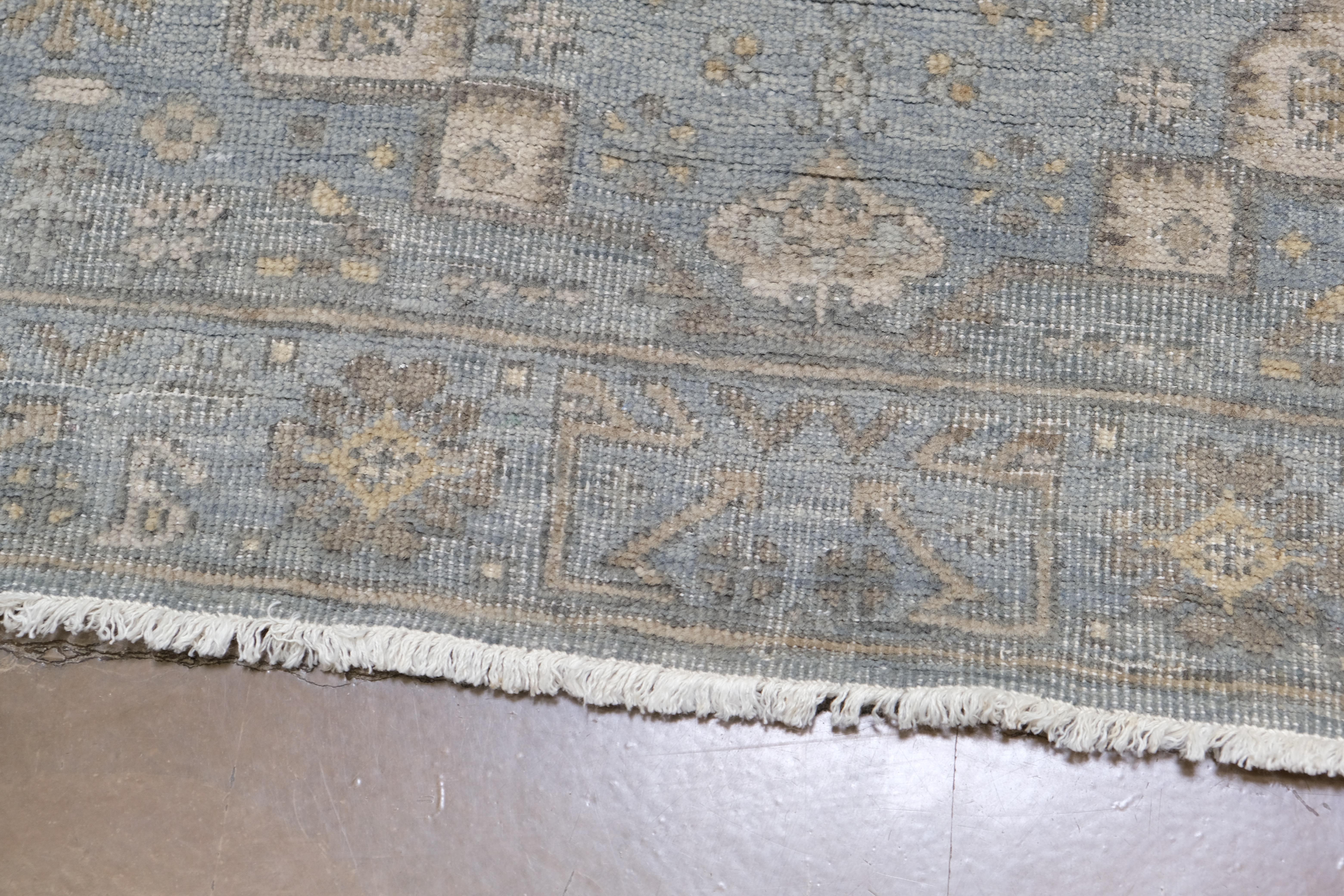 Neo-Classical Blau Wolle Oushak Läufer 3'x13'8'' (Neoklassisch) im Angebot