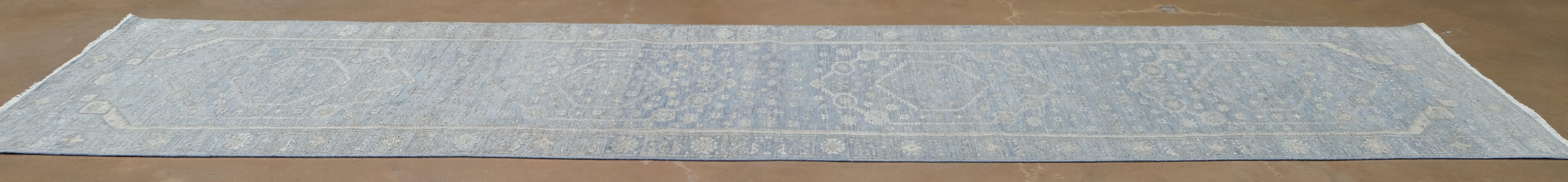 Neo-Classical Blau Wolle Oushak Läufer 3'x13'8'' (Handgeknüpft) im Angebot