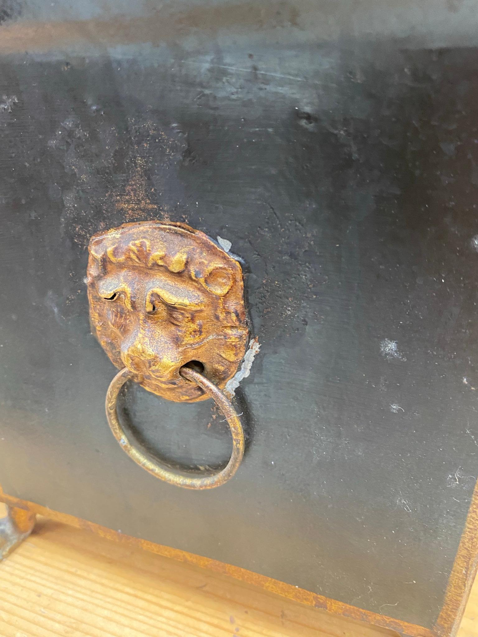 Neo Classical Brass Planter with Paw Feet & Lion Head Ring Handles, circa 1880 For Sale 1