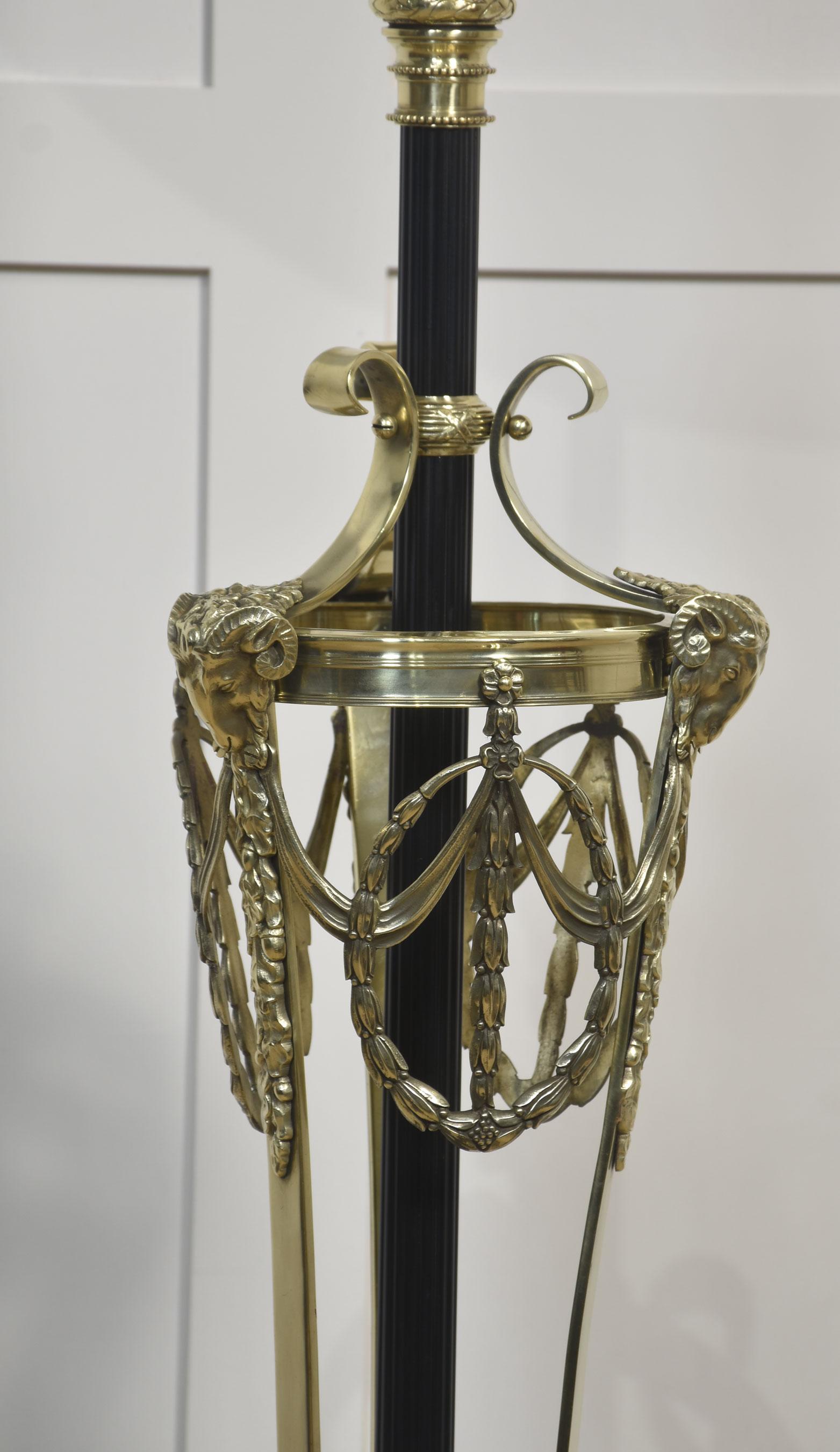 Lampada Neo Classica in ottone in vendita 2