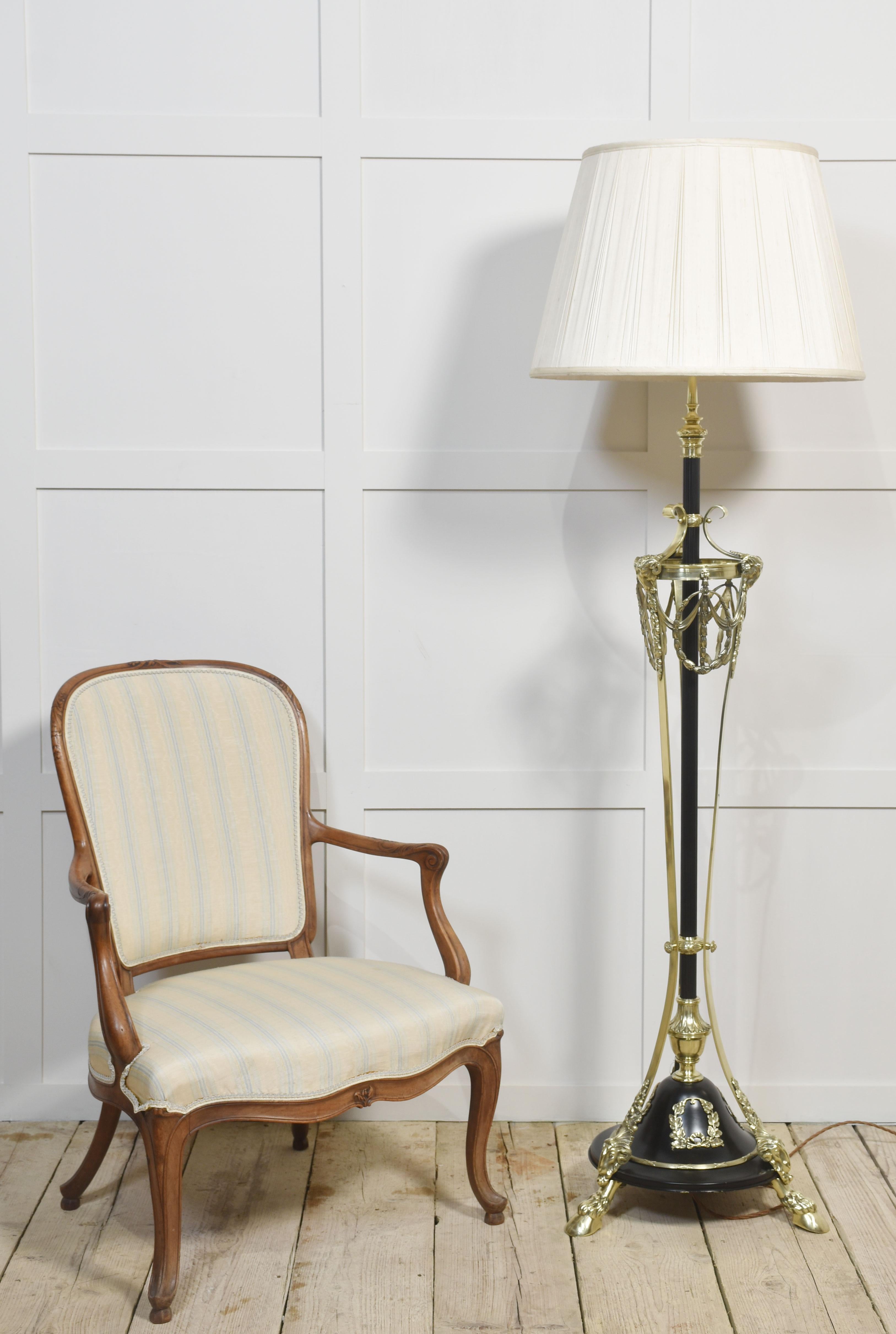 Lampada Neo Classica in ottone in vendita 3