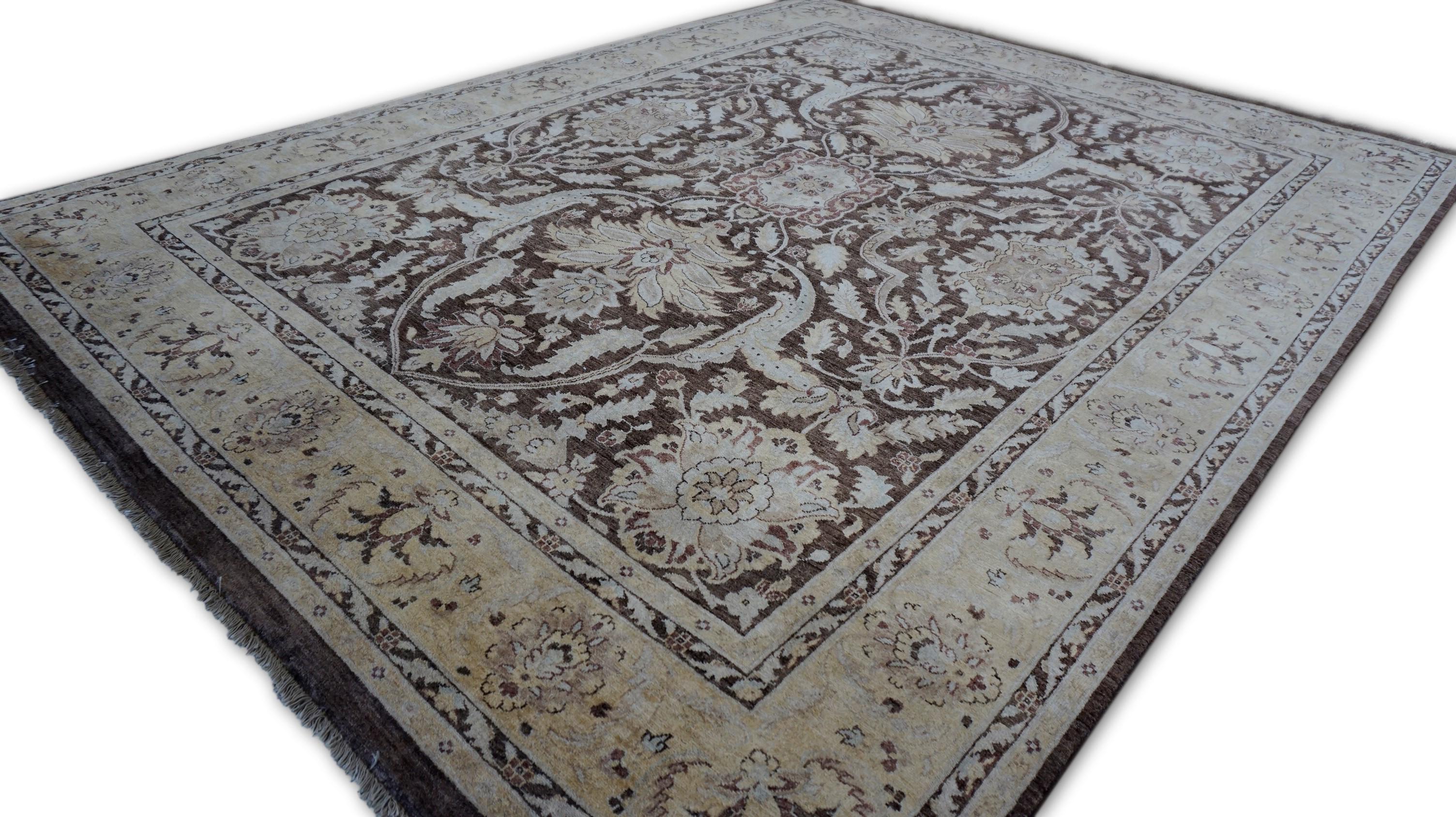Alfombra neoclásica con medallón floral marrón y beige 7'10''x10'2'' Neoclásico en venta