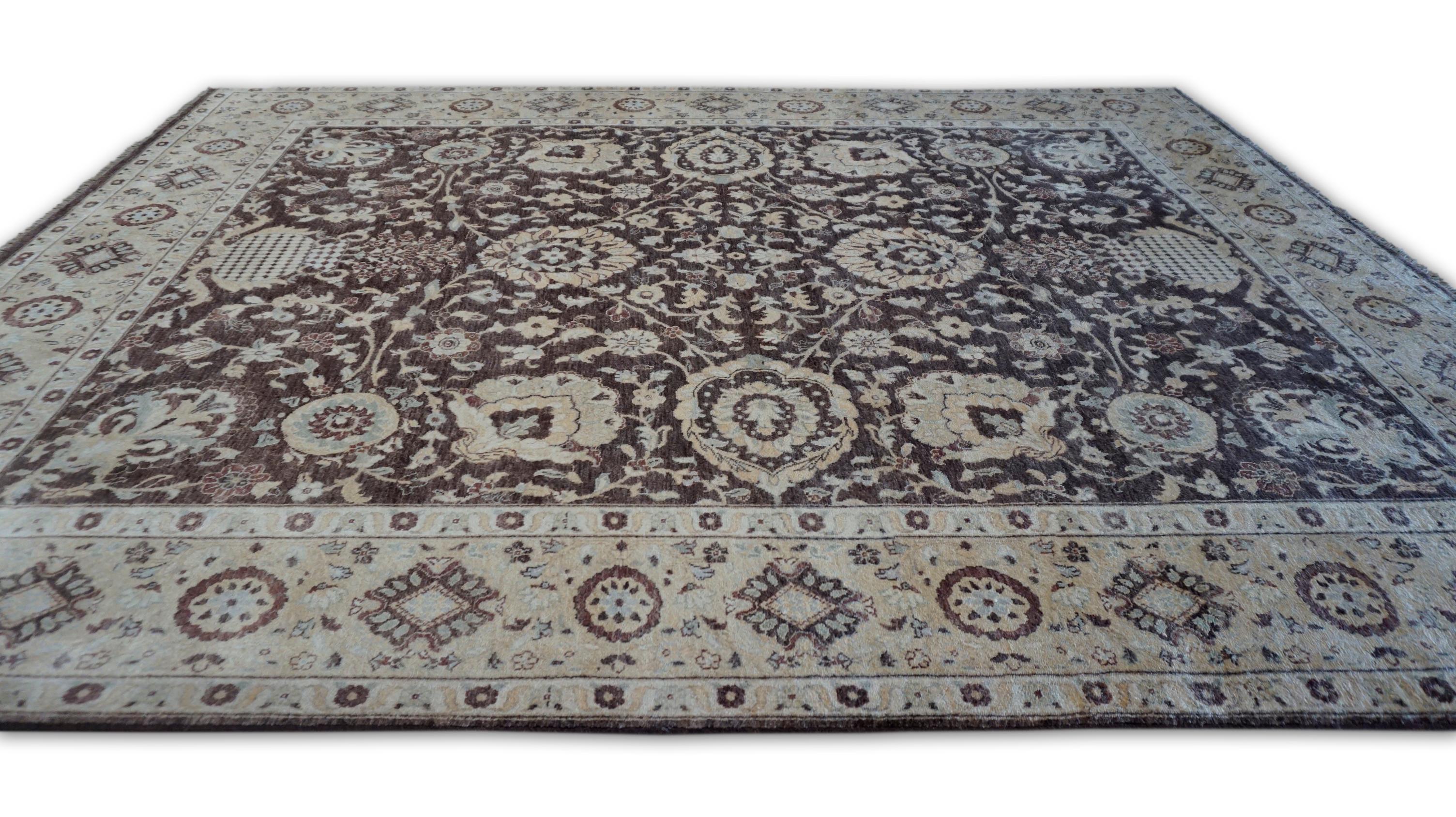 Tapis en laine marron et beige néoclassique 7'11''x9'11'' Neuf - En vente à Torrance, CA