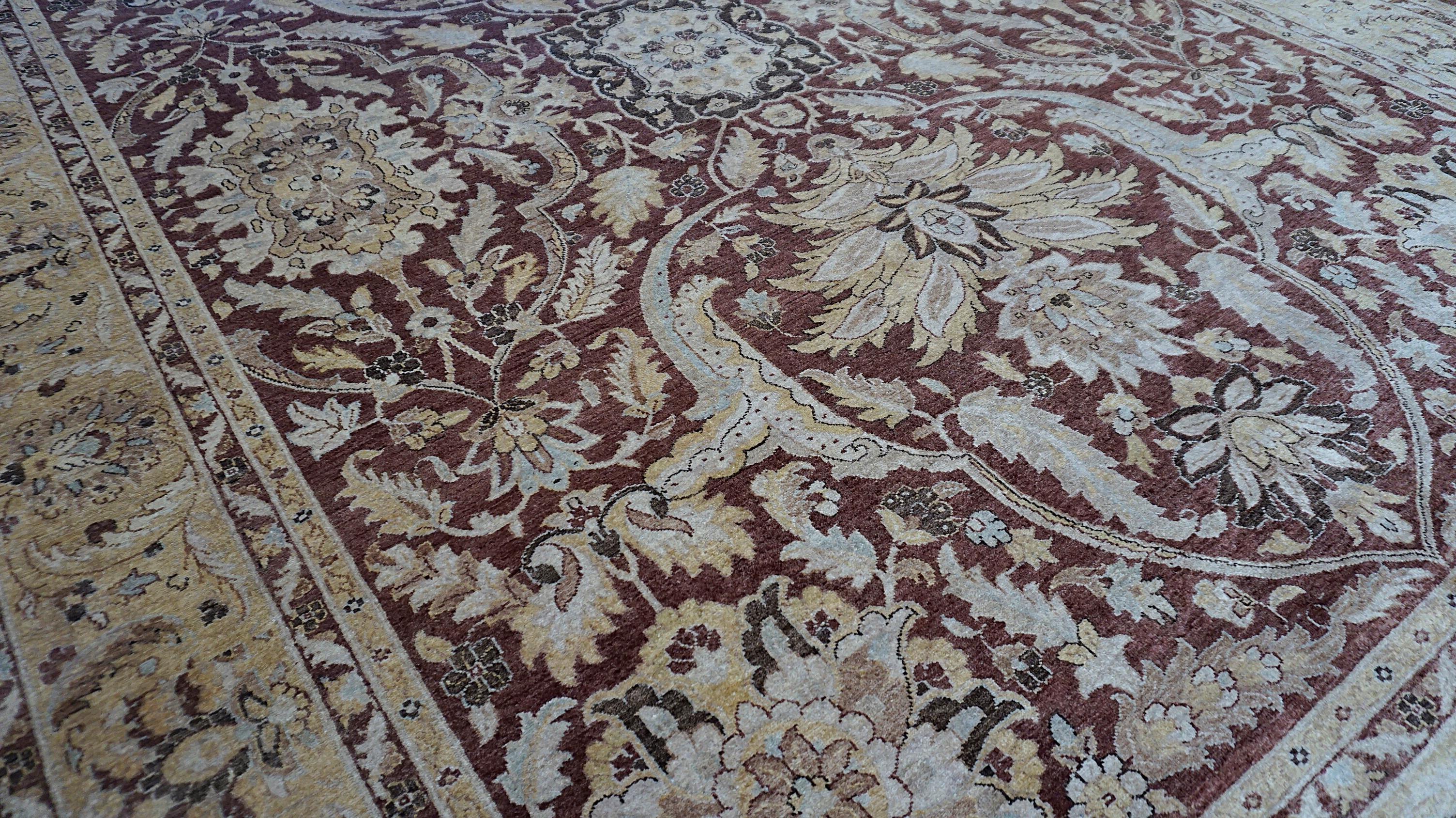 XXI secolo e contemporaneo Tappeto Neo-Classico in Campo Marrone con Lana Beige 8'10''x12'3'' in vendita